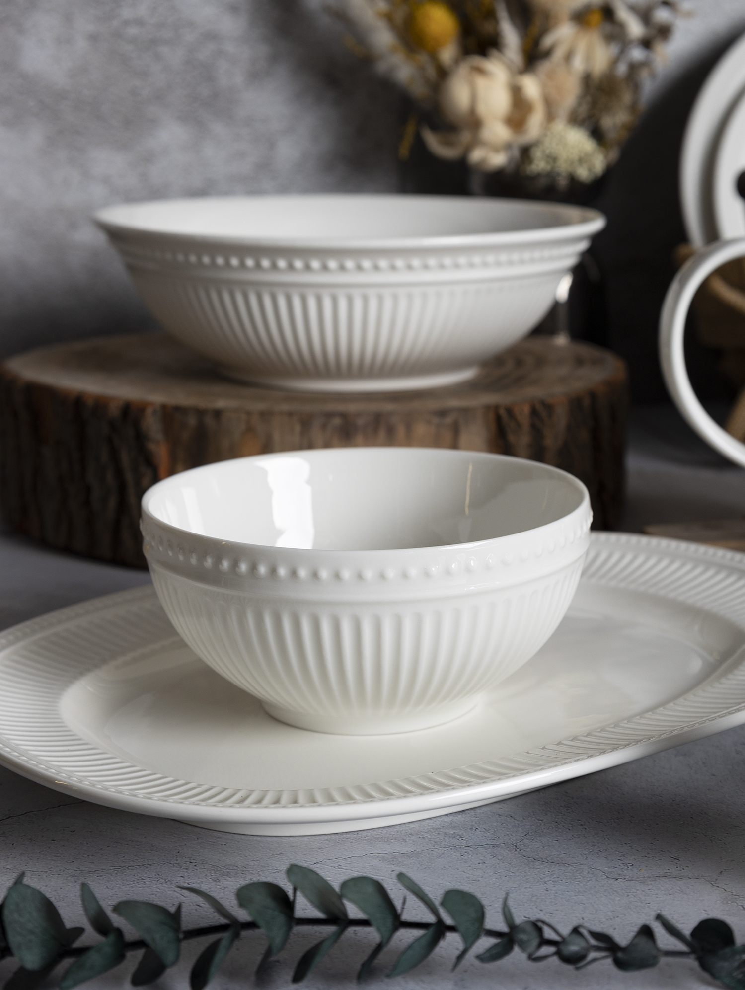 CHANGSHA HAPPY GO Elegant White Embossed Bone China Dinnerware Set with Radiant Linear Pattern for Modern Dining |happygodinnerware.com