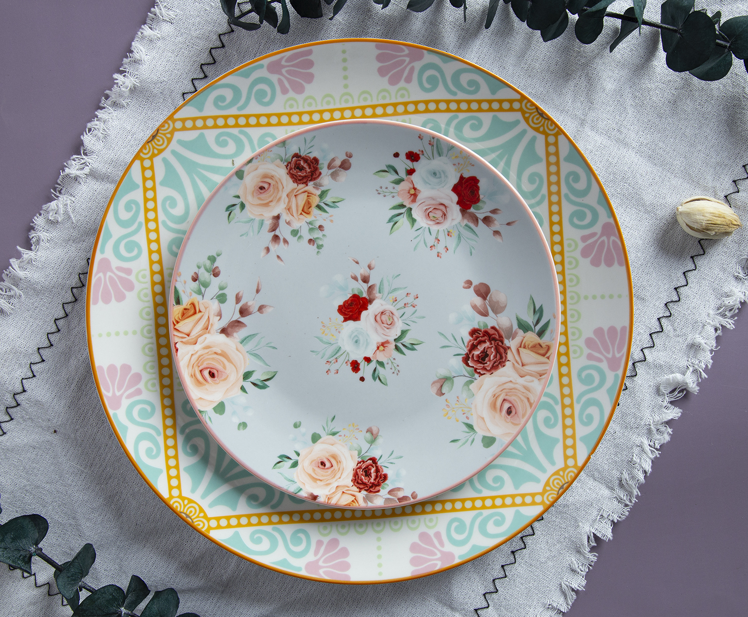 CHANGSHA HAPPY GO  Vintage Italian-Style Printed White Porcelain Dinnerware with Gold Accents and Floral Decals  |Dopamine Series Ceramics  |happygodinnerware.com