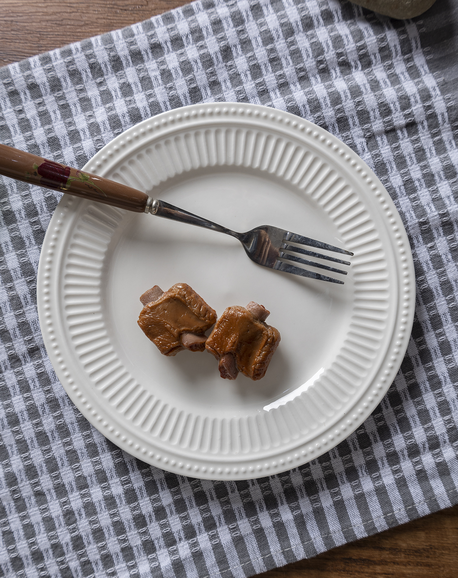 CHANGSHA HAPPY GO Refined White Bone China Tableware with Delicate Vertical Embossing for Contemporary Dining |happygodinnerware.com