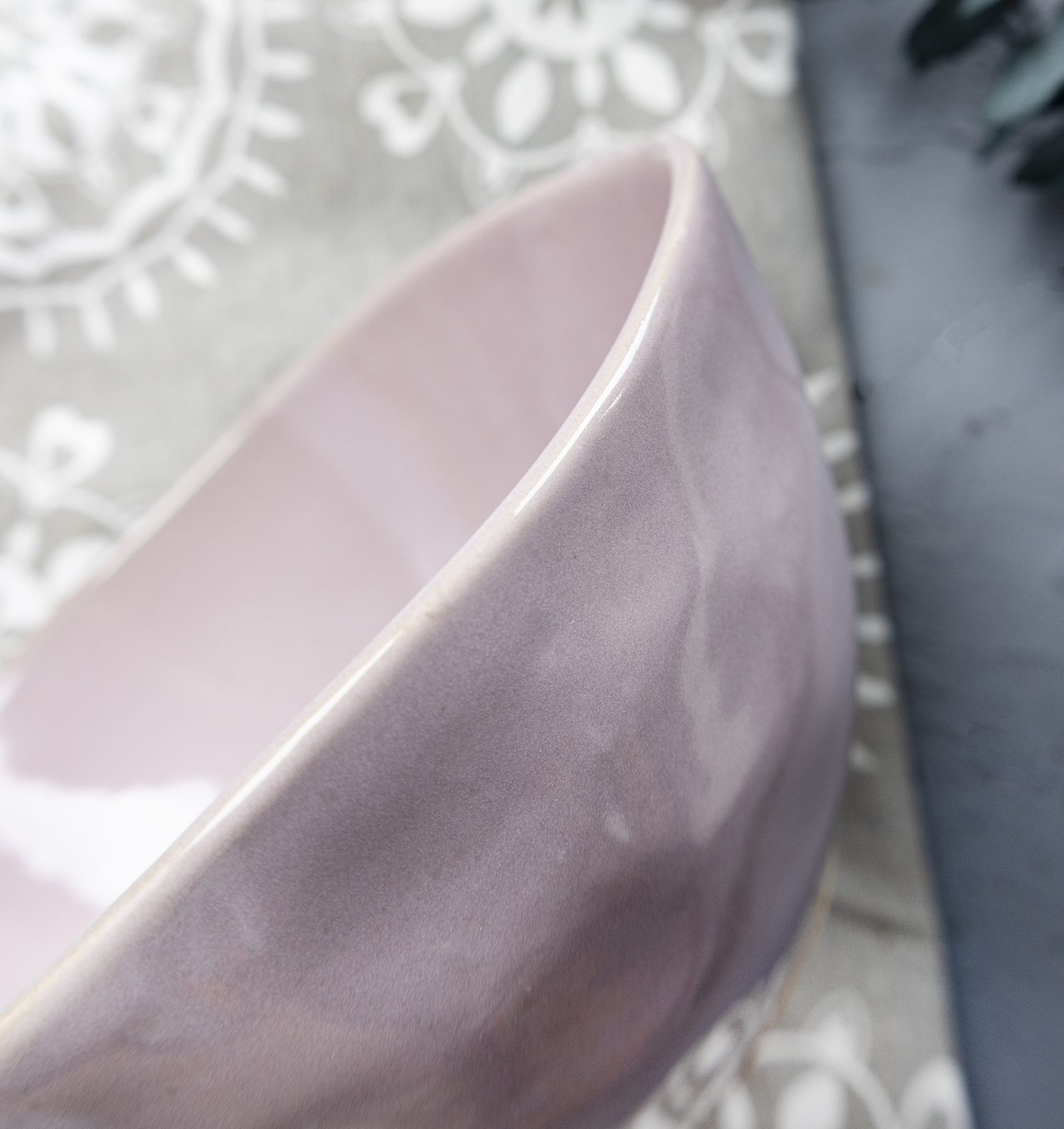 CHANGSHA HAPPY GO  Handcrafted Stoneware Dinnerware Set with Embossed Reactive Glaze in Natural Pastel Tones|happygodinnerware.com