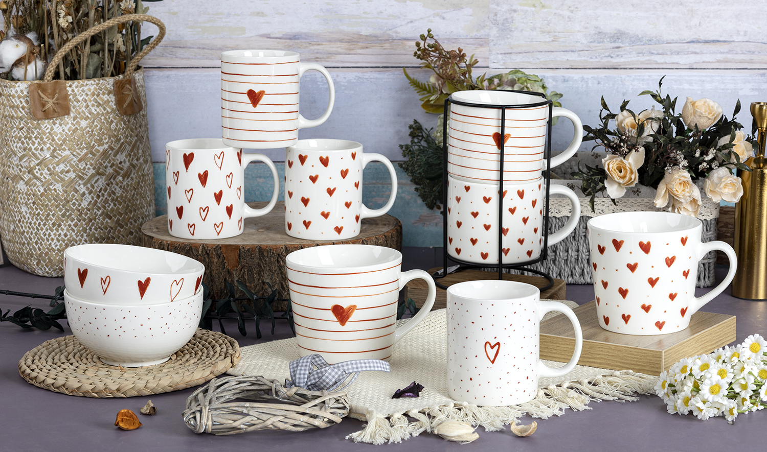CHANGSHA HAPPY GO  Hand-Drawn Red Heart Line Design New Bone China Mug Set with Whimsical Style for Gifting  |happygodinnerware.com
