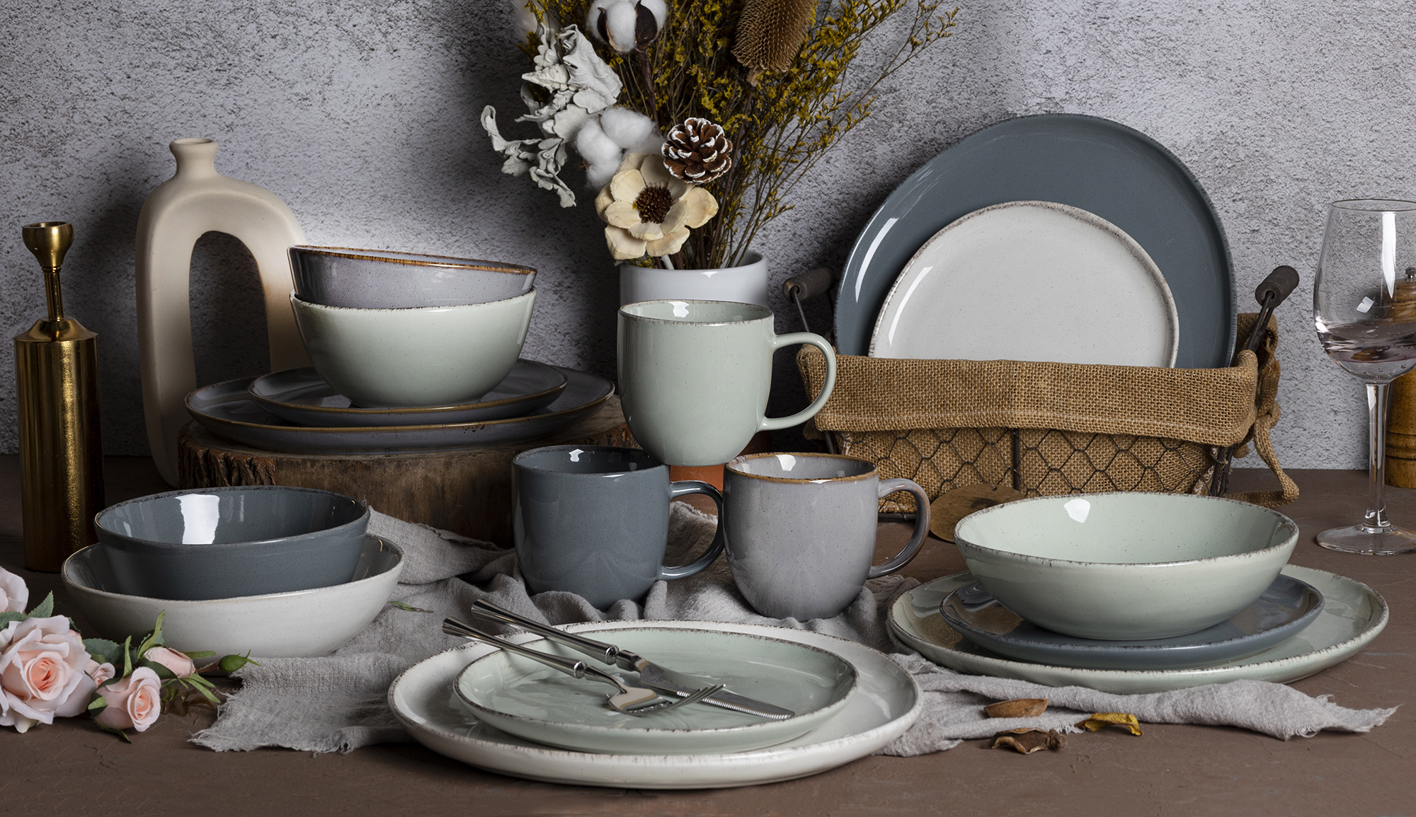 CHANGSHA HAPPY GO  Classic Four-Color Reactive Glaze Stoneware Dinner Set with Rustic Elegance  |happygodinnerware.com