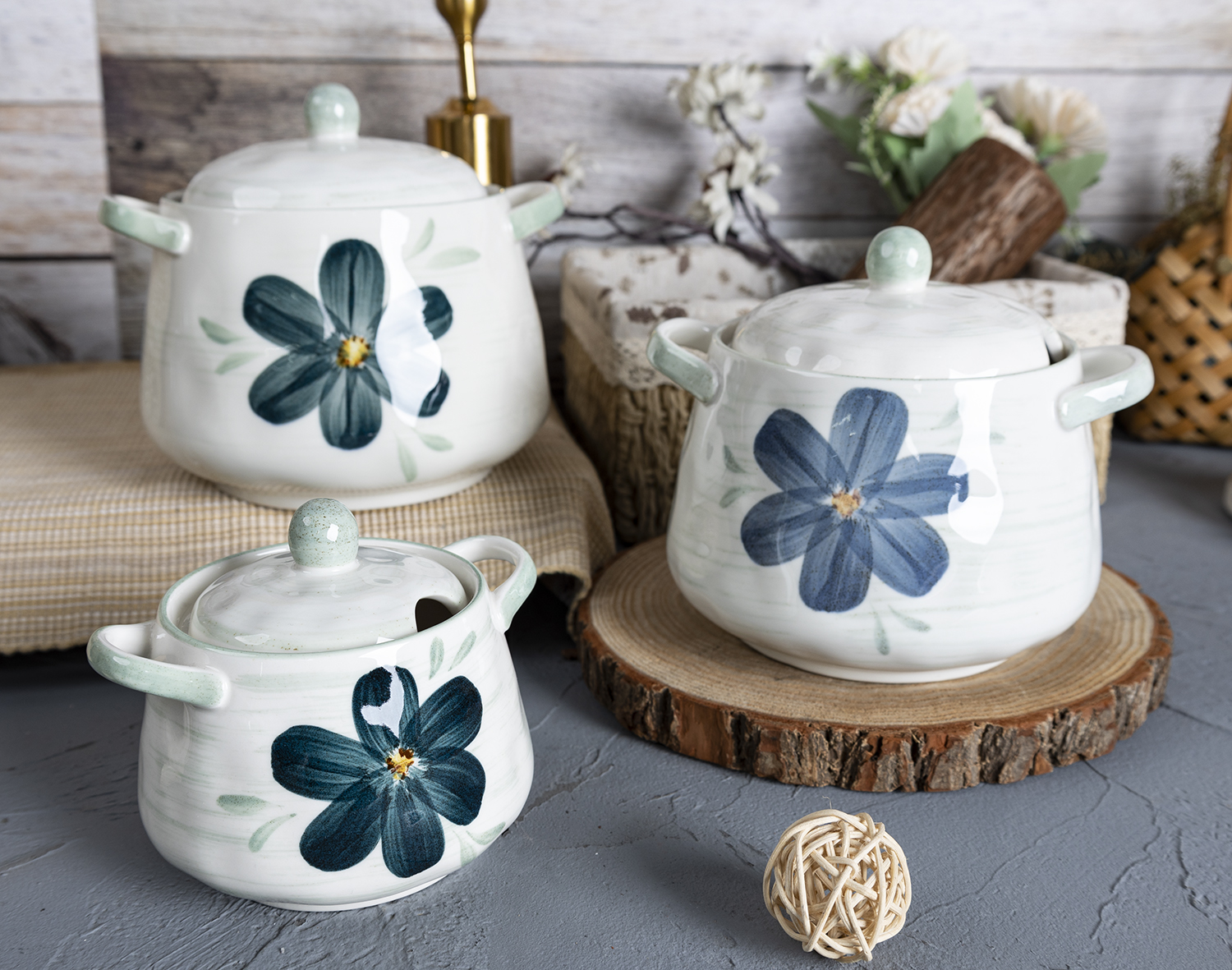 CHANGSHA HAPPY GO  Artistic Bone China Tableware Set with Glossy Finish and Hand-Painted Midnight Floral Design  |happygodinnerware.com