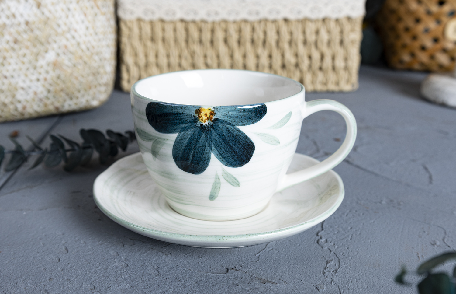 CHANGSHA HAPPY GO  Artistic Bone China Tableware Set with Glossy Finish and Hand-Painted Midnight Floral Design  |happygodinnerware.com