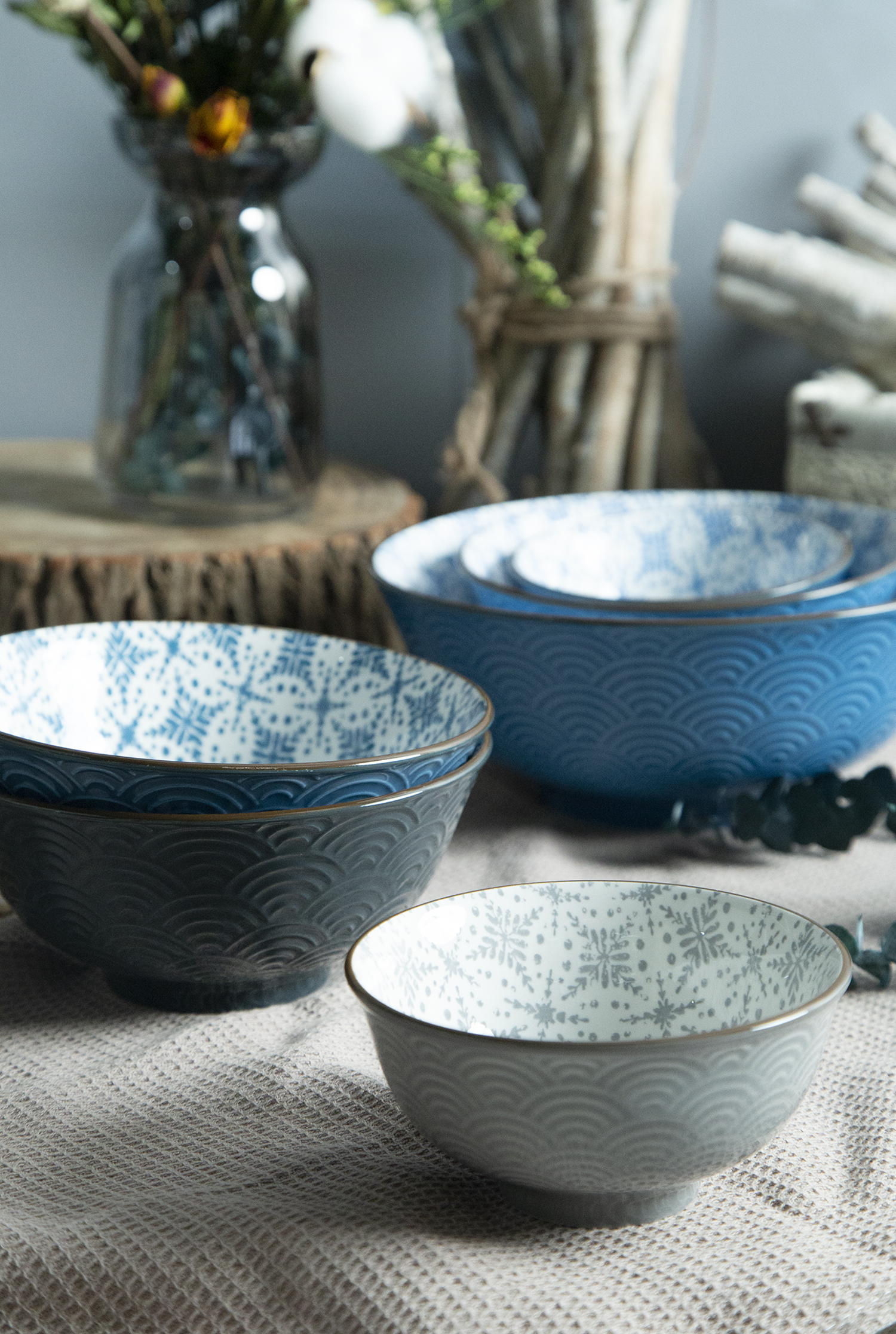 CHANGSHA HAPPY GO White Porcelain Wave Embossed Bowls with Glaze Accents | happygodinnerware.com