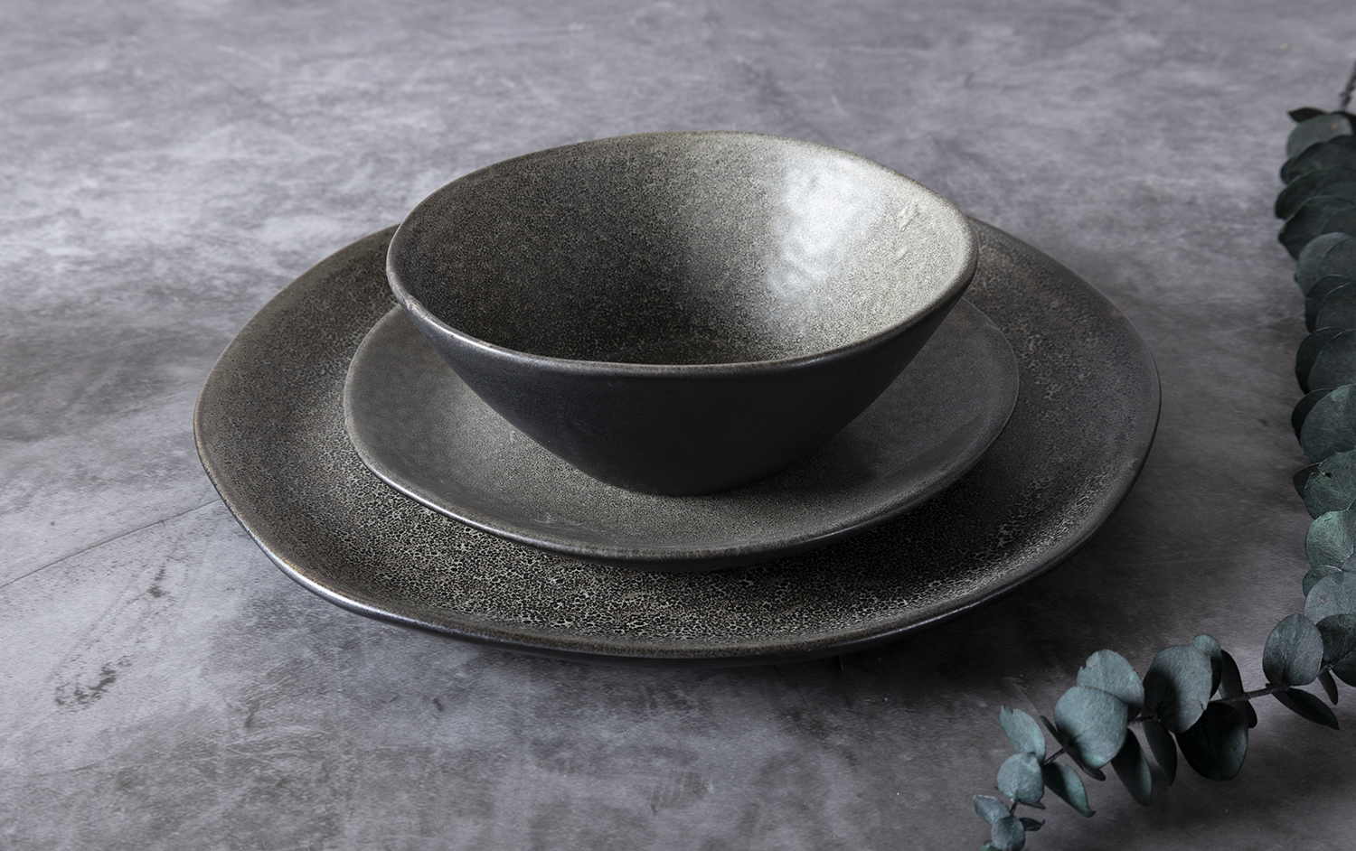 CHANGSHA HAPPY GO Obsidian Edge Reactive Glaze Stoneware Dinnerware Set – Minimalist Rustic Ceramic Plates, Bowls and Mugs for Modern Dining|happygodinnerware.com
