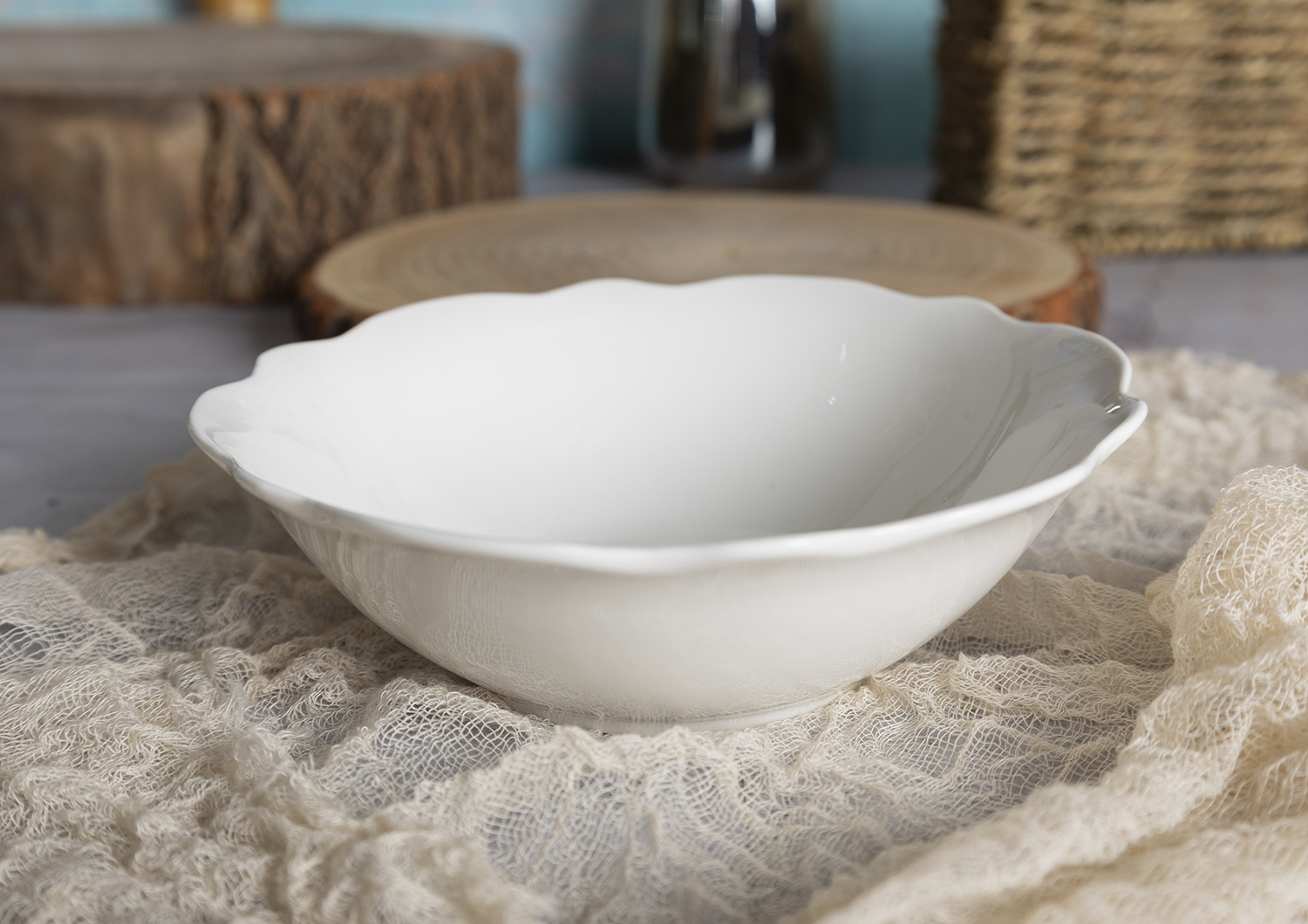 CHANGSHA HAPPY GO European Style Bone China Tableware and Tea Set with Embossed Lotus-Edge Design for Elegant Dining |happygodinnerware.com