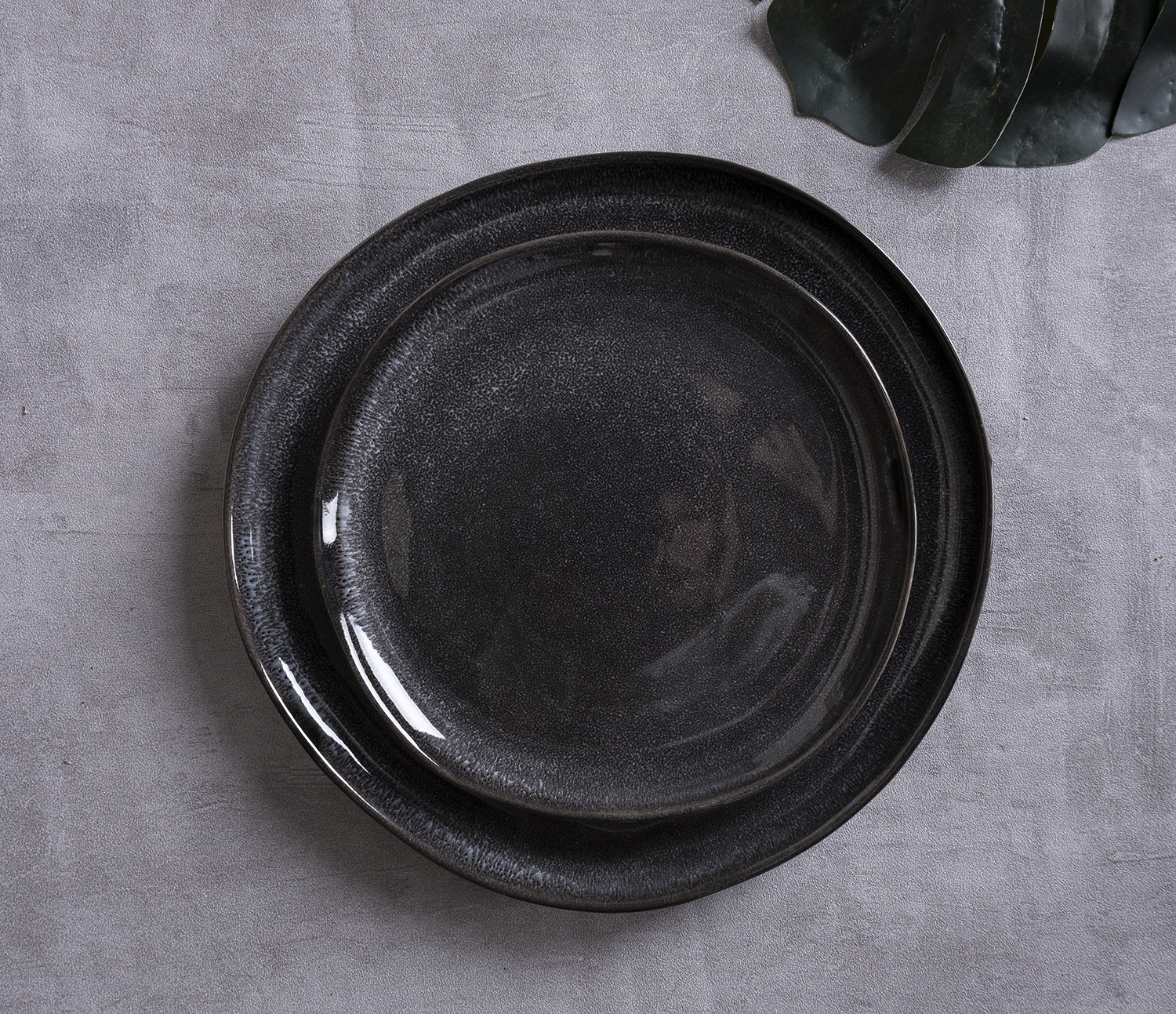 CHANGSHA HAPPY GO Matte Black Reactive Glaze Ceramic Dinnerware Set for Modern Dining          詢問 ChatGPT|happygodinnerware.com