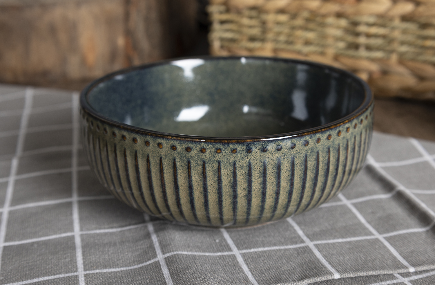 CHANGSHA HAPPY GO  Dual-Color Embossed Reactive Glaze Stoneware Coffee Cup and Western Dinnerware Combination Set  |happygodinnerware.com