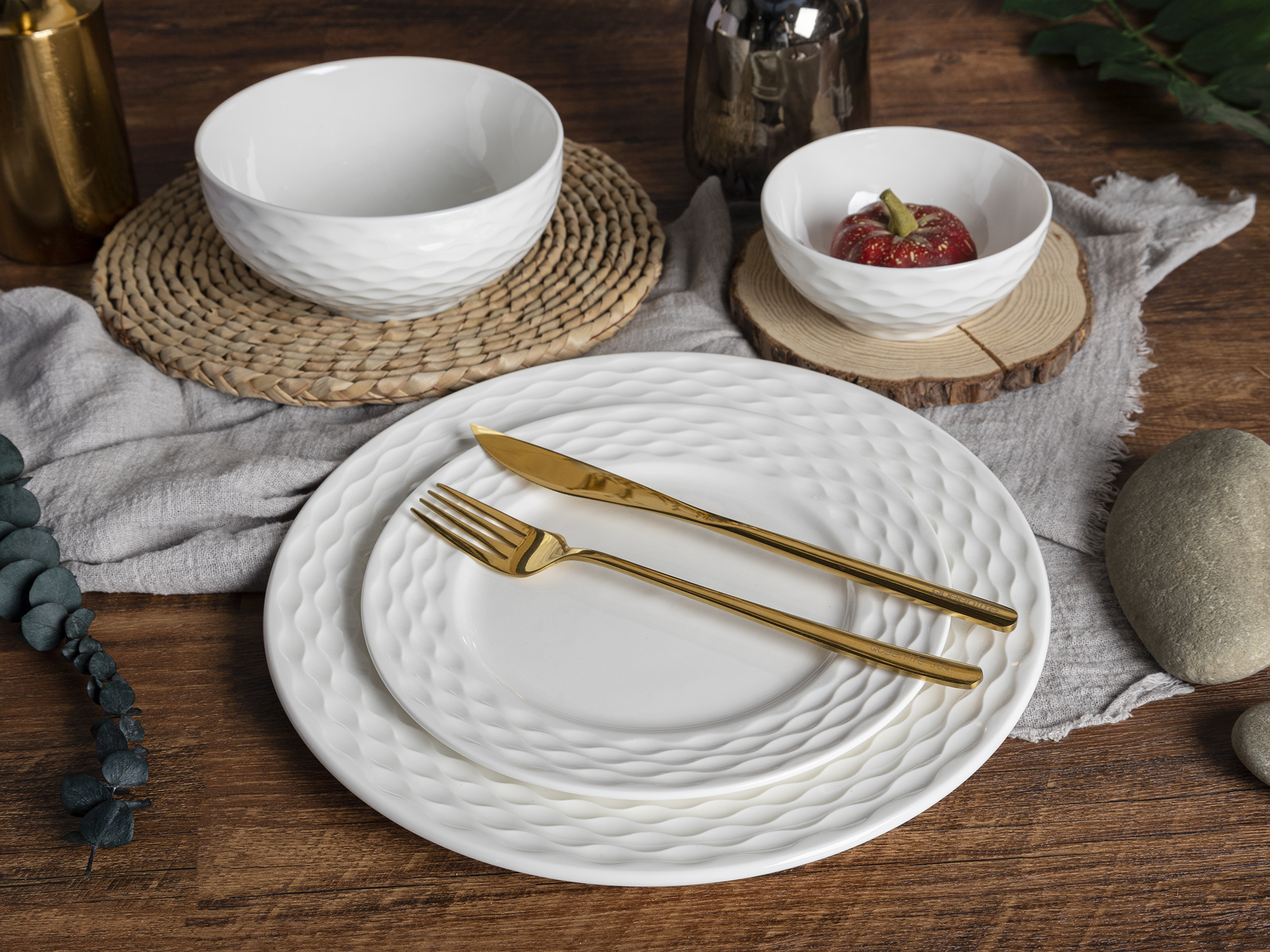 CHANGSHA HAPPY GO Modern Ripple-Textured Bone China Dinner Set with Wave Embossed Surface – Elegant White  |happygodinnerware.com