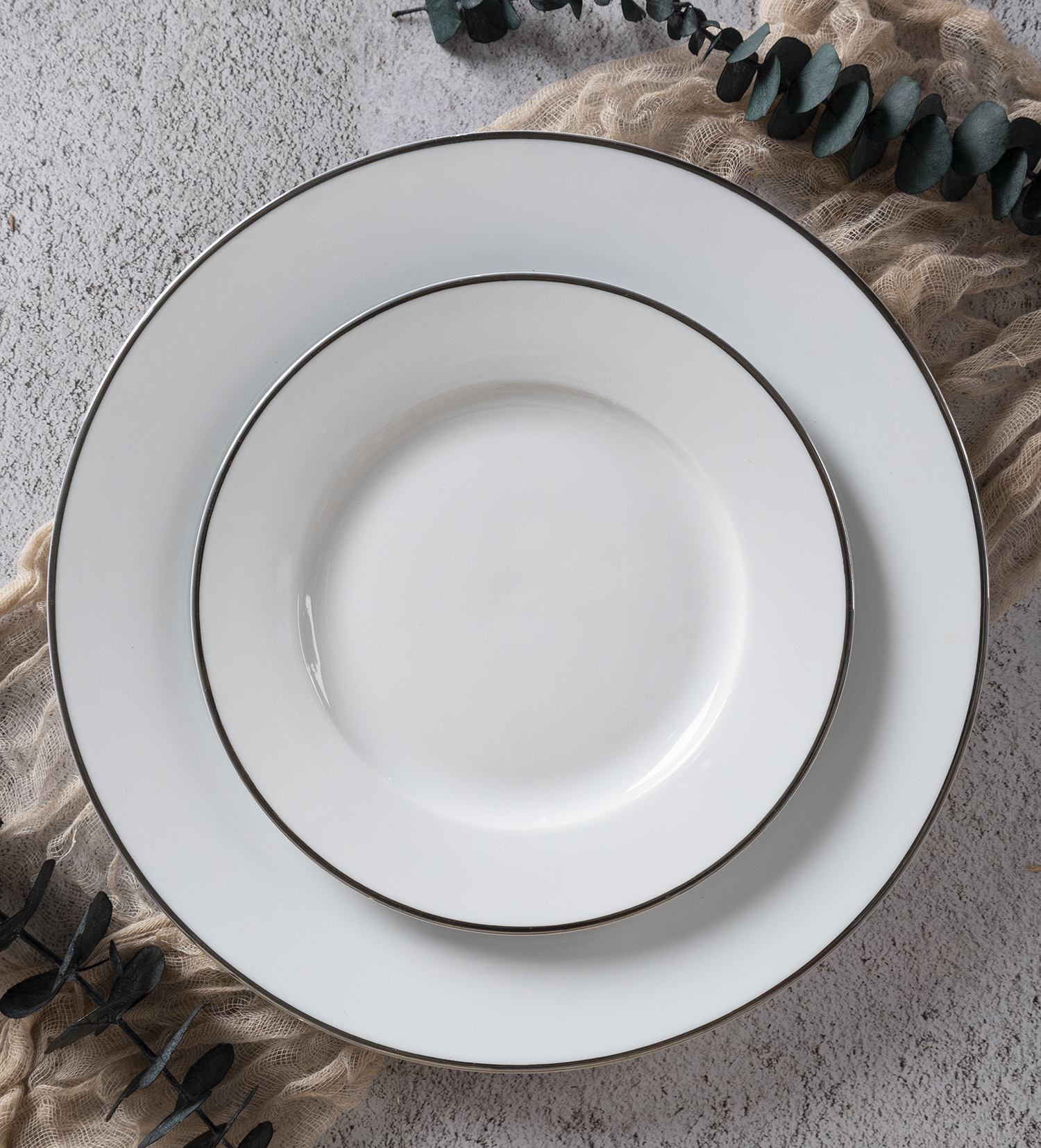 CHANGSHA HAPPY GO  Refined White Porcelain Plates and Bowls with Contoured Edge and Platinum Trim |happygodinnerware.com