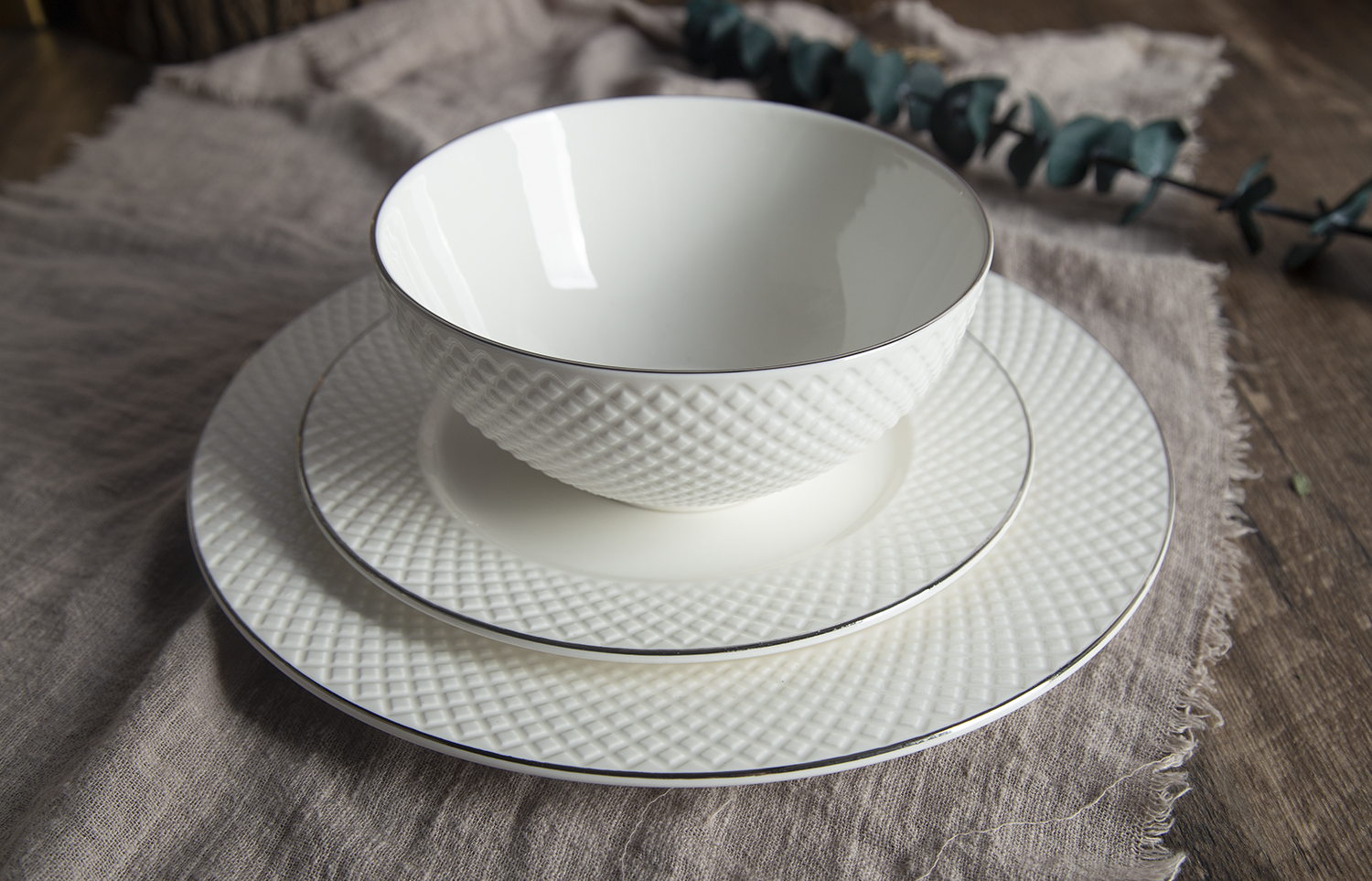 CHANGSHA HAPPY GO Platinum-Trimmed, Diamond-Embossed New Bone China Collection | happygodinnerware.com