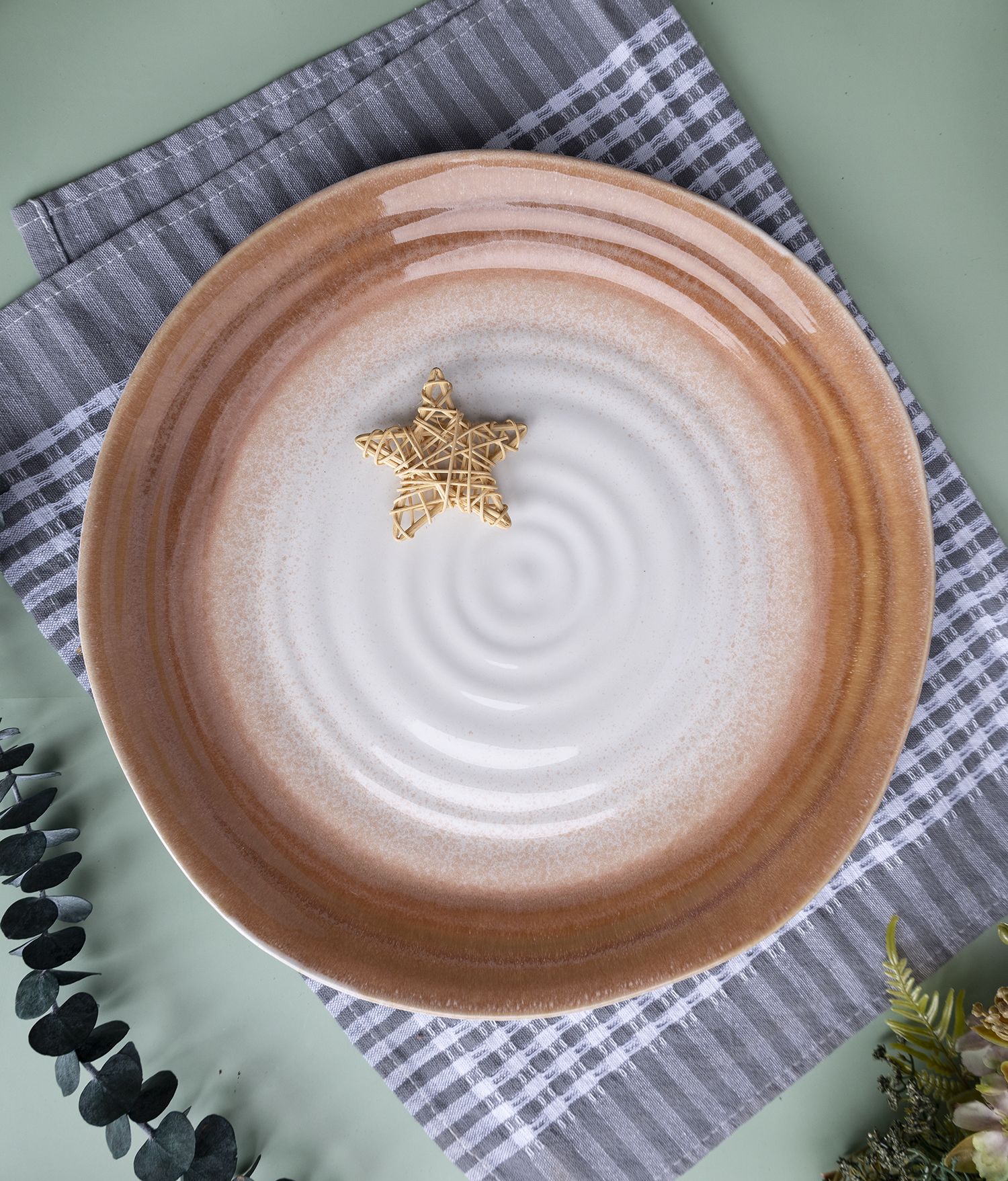 CHANGSHA HAPPY GO  Reactive Glaze Stoneware Dinner Set in Sunset Pink with a Natural Gradient and Circular Brush Pattern |Dopamine Series Ceramics  |happygodinnerware.com