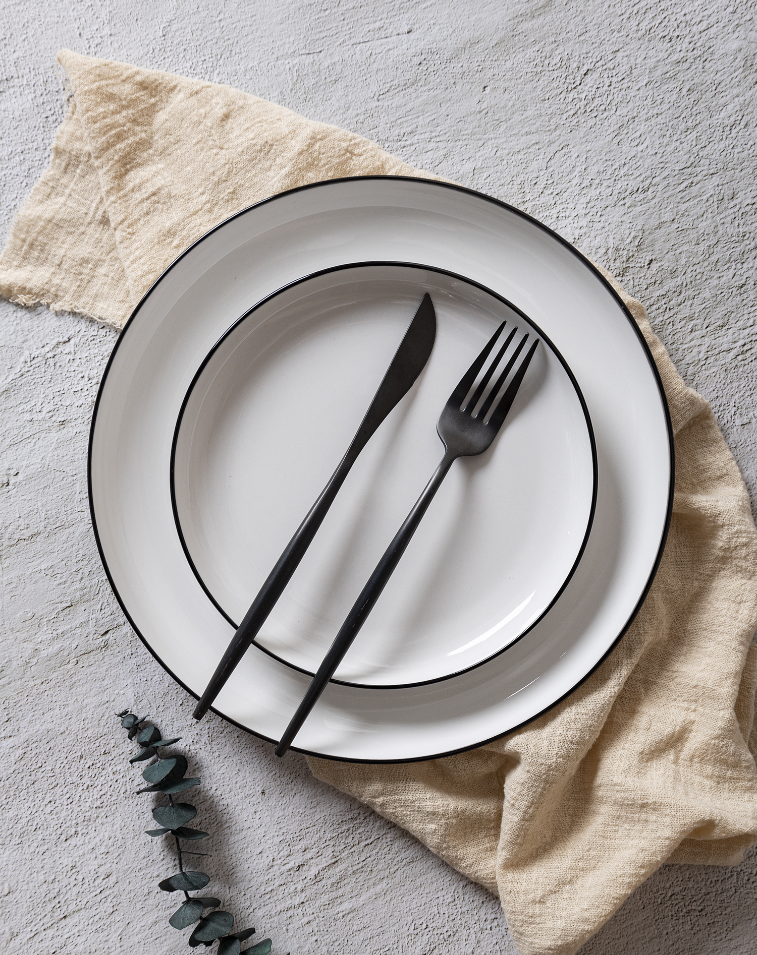 CHANGSHA HAPPY GO White Porcelain Tableware with Black Rim | happygodinnerware.com