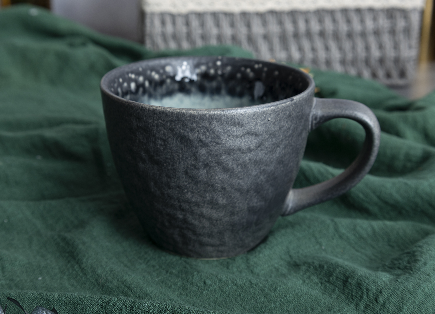 CHANGSHA HAPPY GO  Deep Reactive Glaze Stoneware Set with Seafoam Ripple Effect |Dopamine Series Ceramics  |happygodinnerware.com