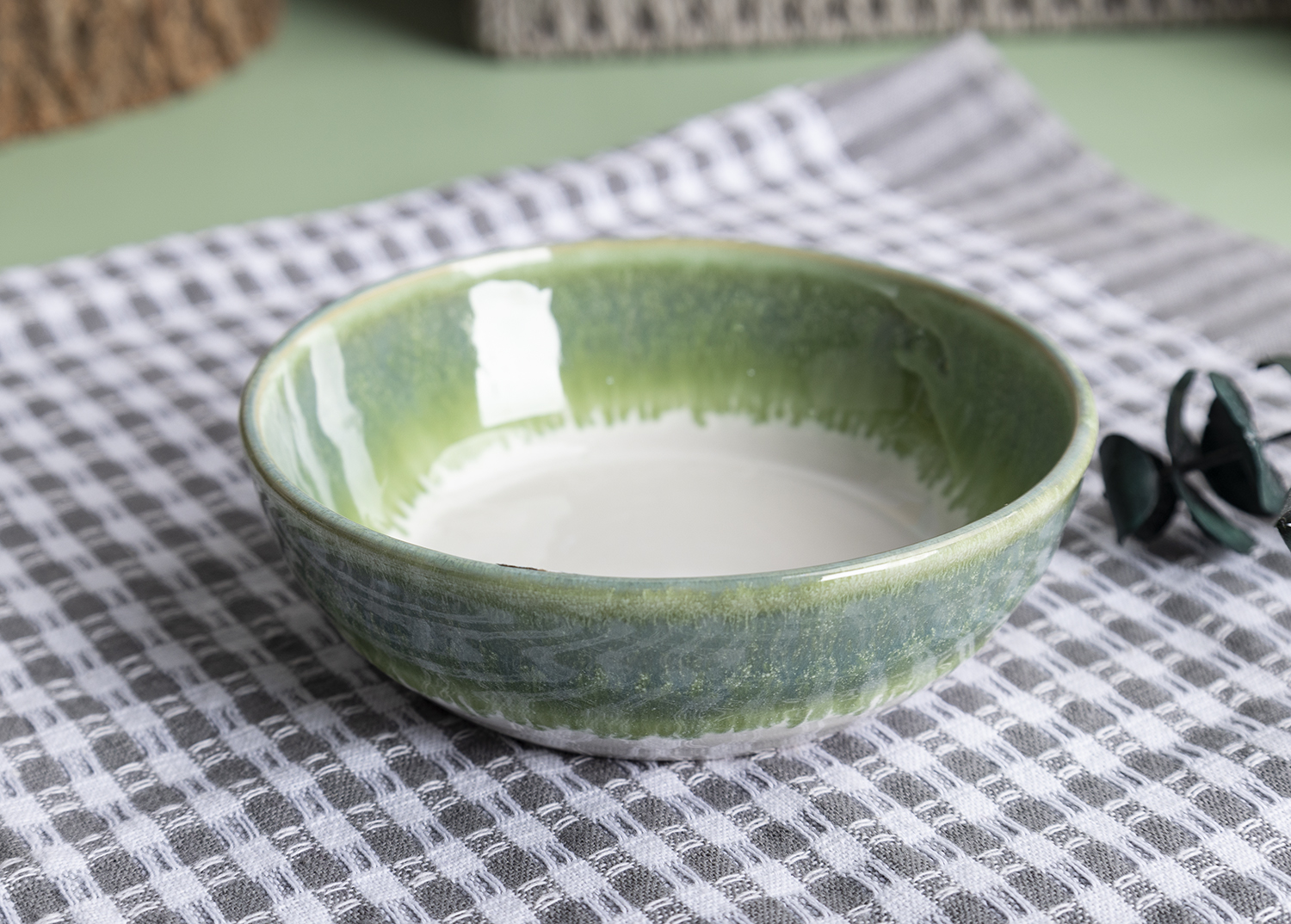 CHANGSHA HAPPY GO  Handcrafted Reactive Glaze Stoneware Dinner Set in Forest Green with Matte Gradient Finish |Dopamine Series Ceramics  |happygodinnerware.com