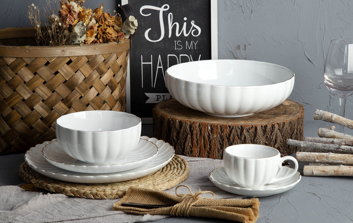 CHANGSHA HAPPY GO White Porcelain with Embossed Design and Gold Trim | happygodinnerware.com
