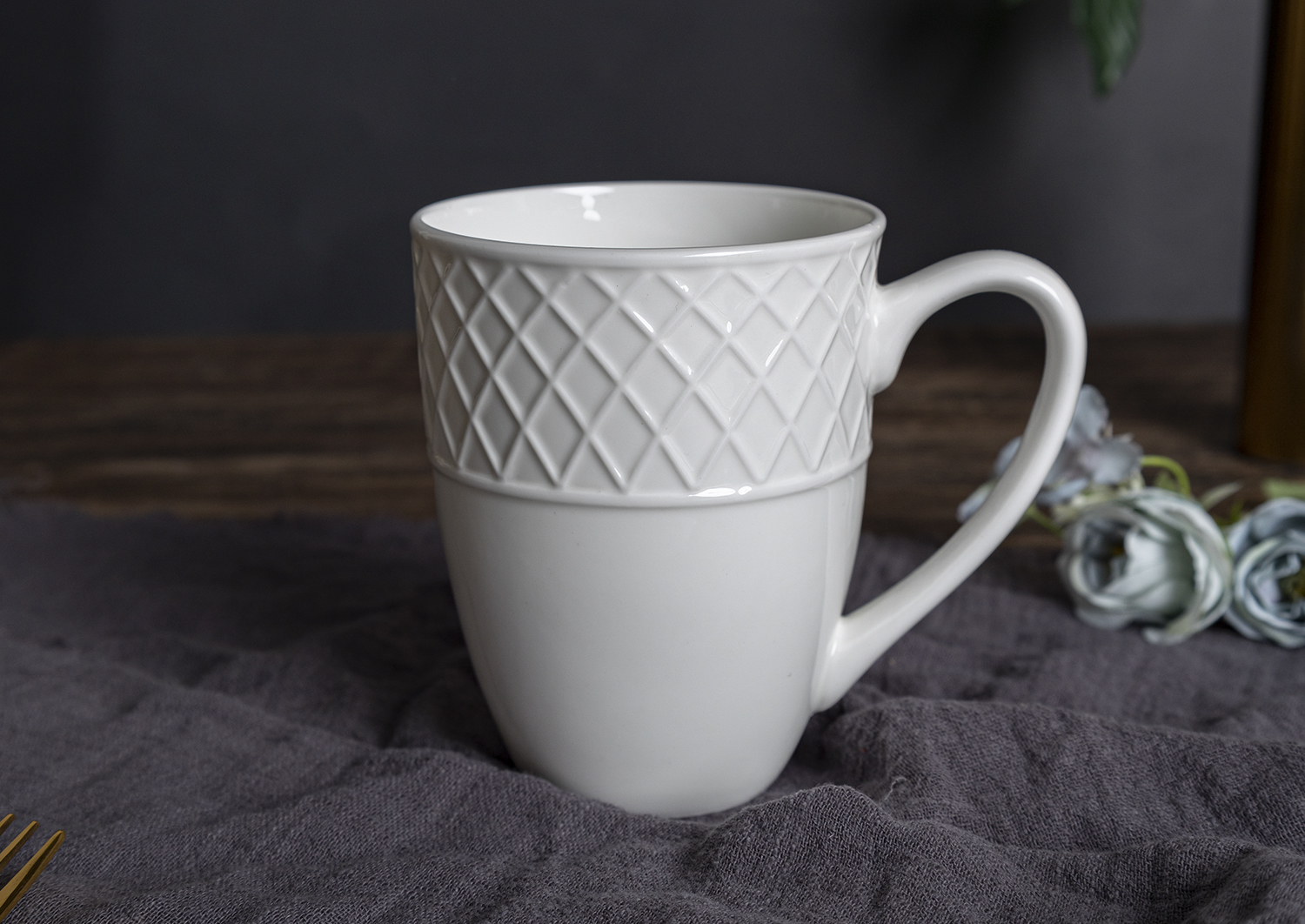 CHANGSHA HAPPY GO Geometric Grid Embossed White Bone China Dinner Set for Stylish and Durable Hospitality Use |happygodinnerware.com