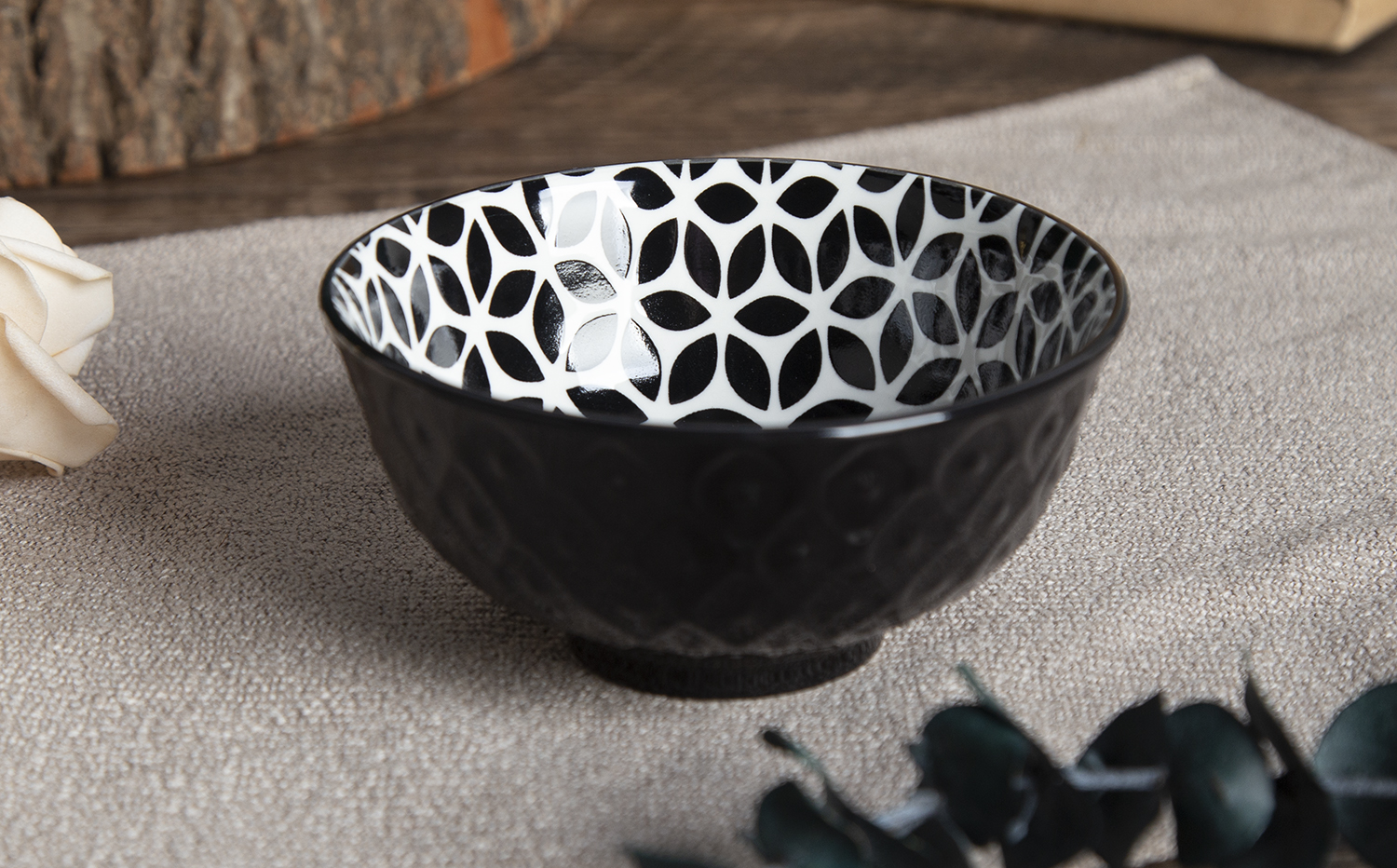 CHANGSHA HAPPY GO Midnight Mosaic Embossed & Decal White Porcelain |happygodinnerware.com