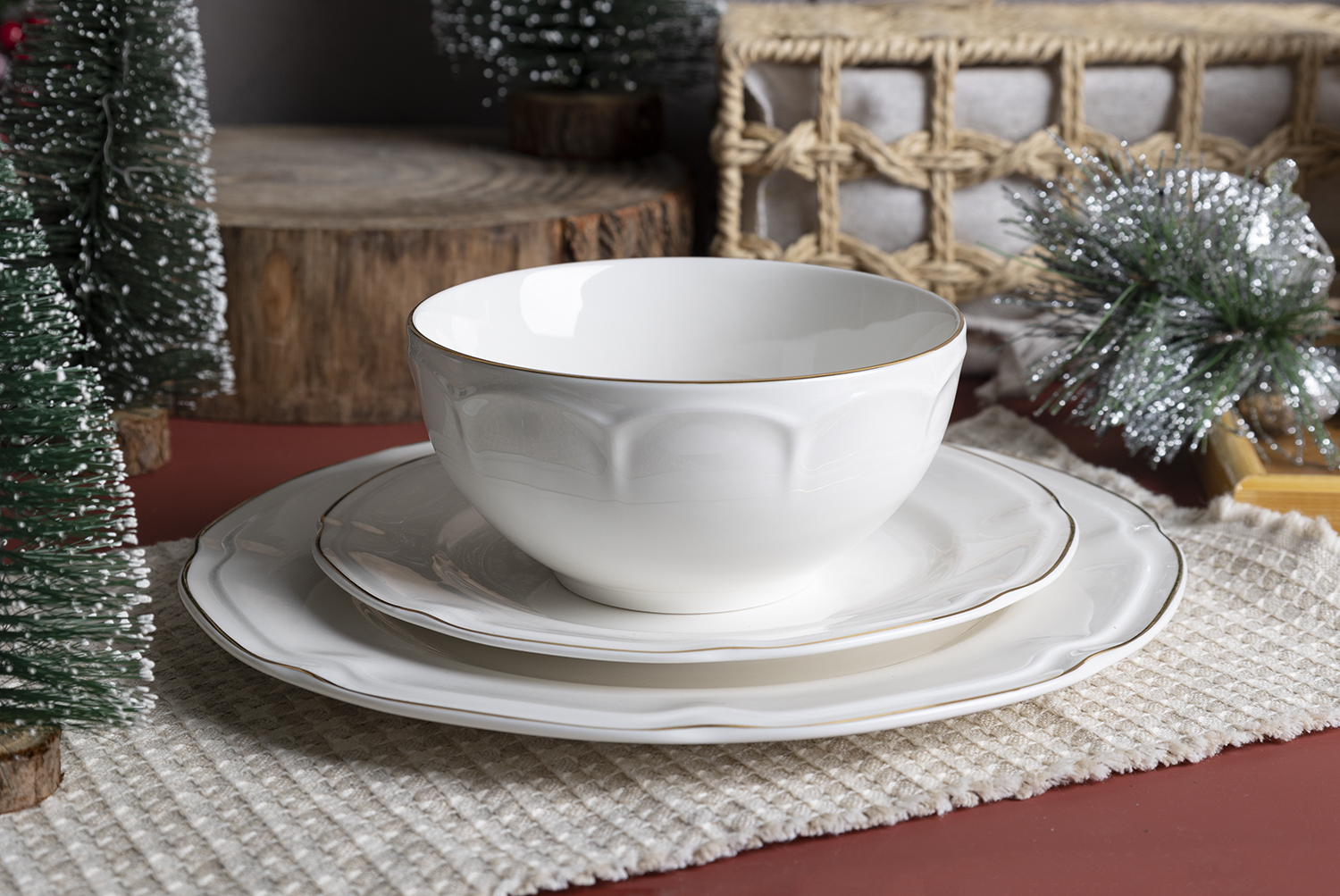 CHANGSHA HAPPY GO Gold Rimmed Embossed New Bone China Dinnerware | happygodinnerware.com