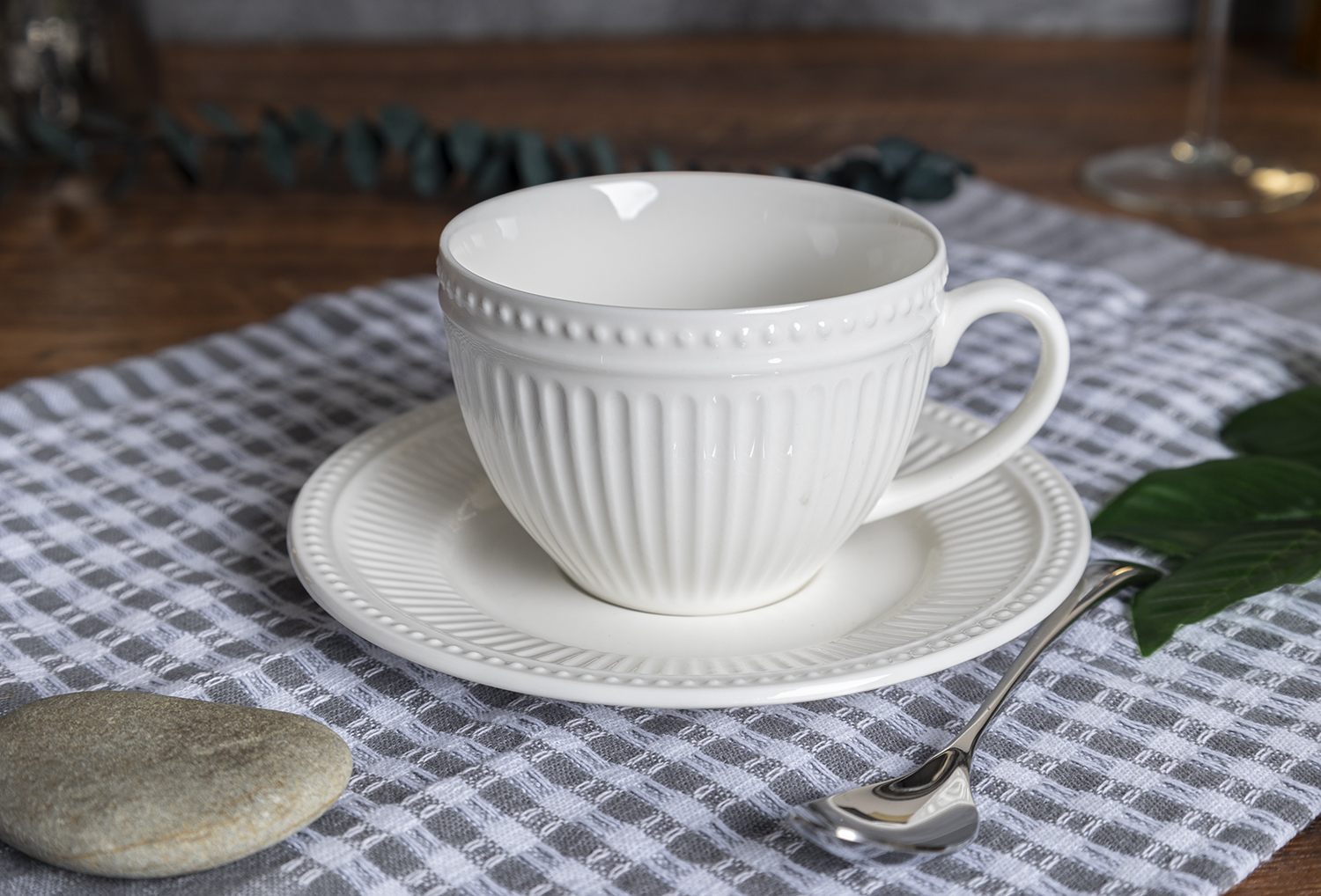 CHANGSHA HAPPY GO Refined White Bone China Tableware with Delicate Vertical Embossing for Contemporary Dining |happygodinnerware.com