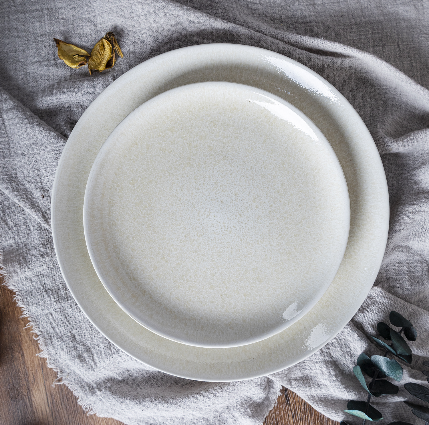 CHANGSHA HAPPY GO  Elegant Ivory Reactive Glaze Stoneware Tableware Set with Soft Matte Finish for Minimalist Dining |happygodinnerware.com