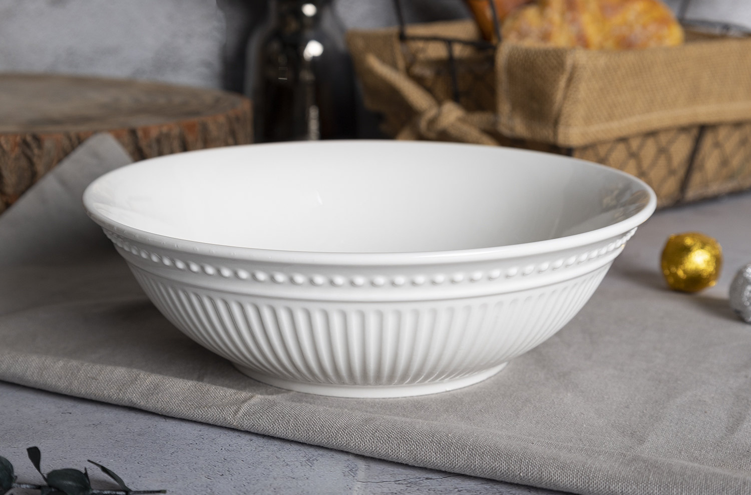 CHANGSHA HAPPY GO Elegant White Embossed Bone China Dinnerware Set with Radiant Linear Pattern for Modern Dining |happygodinnerware.com