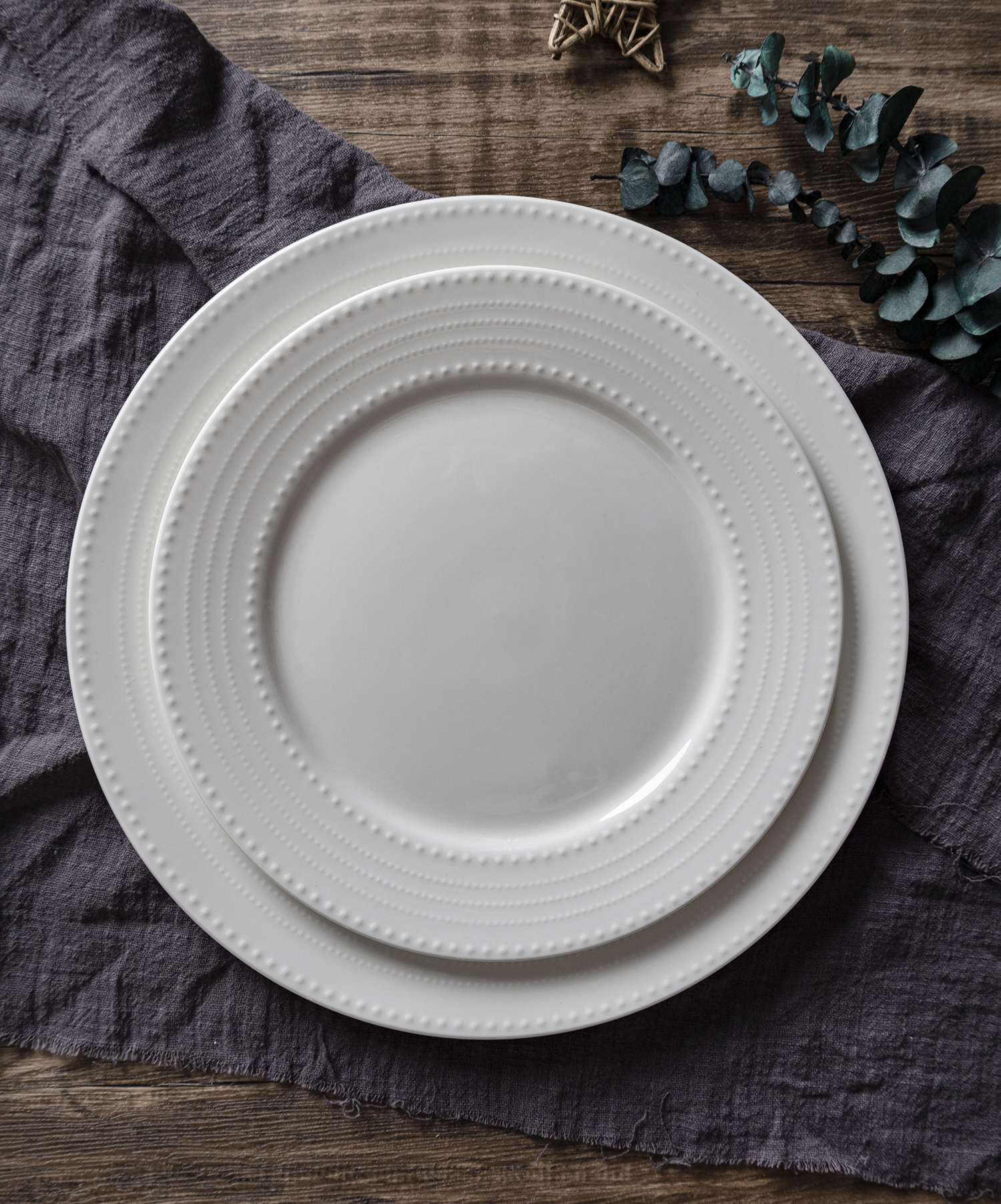 CHANGSHA HAPPY GO Minimalist Bone China Embossed Tableware Set with Delicate Dot Pattern for Modern Home Use |happygodinnerware.com