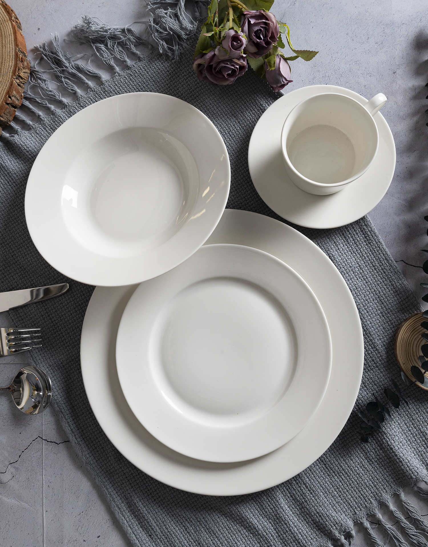CHANGSHA HAPPY GO Minimalist White Bone China Tableware Set with Folded Edge Design for Contemporary Dining Aesthetics |happygodinnerware.com