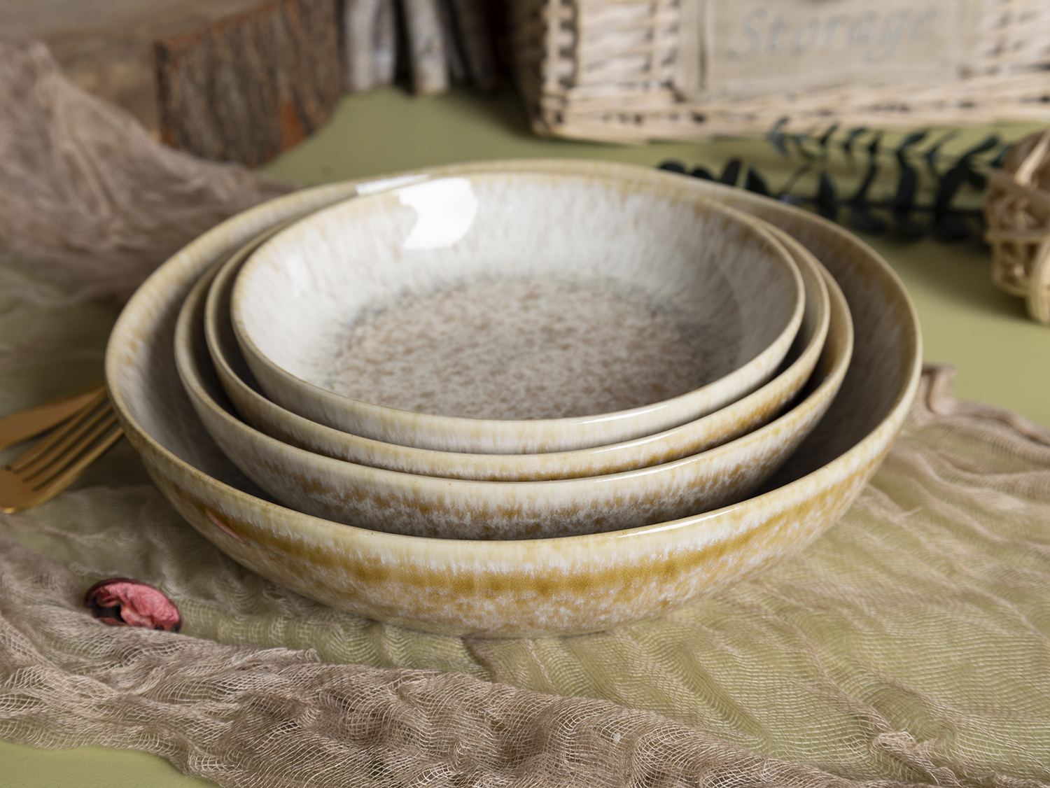 ​CHANGSHA HAPPY GO  Handcrafted Stoneware Reactive Glaze Dinnerware Set with Rustic Yellow Tones for Everyday and Festive Dining |happygodinnerware.com