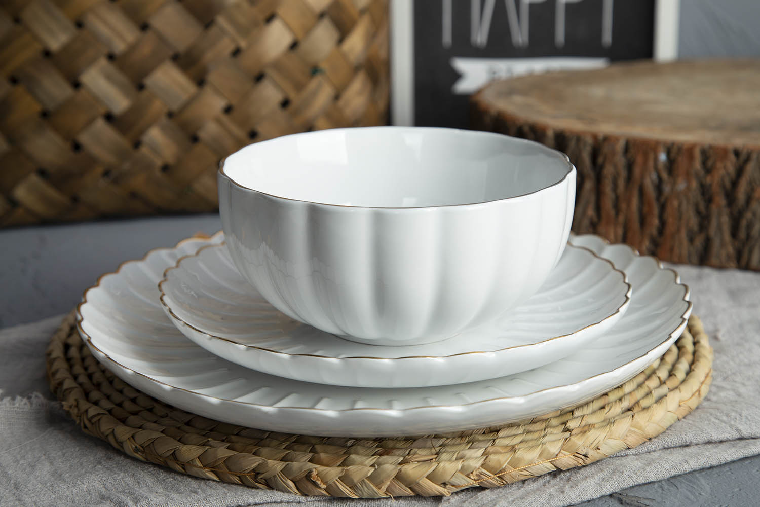 CHANGSHA HAPPY GO White Porcelain with Embossed Design and Gold Trim | happygodinnerware.com