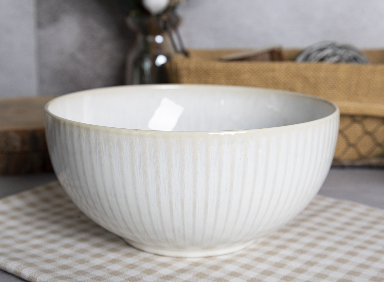 ​CHANGSHA HAPPY GO  Embossed Ivory White Stoneware Tableware with Vertical Stripe Texture and Reactive Glaze Finish |happygodinnerware.com