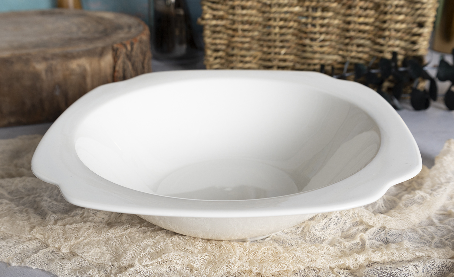 CHANGSHA HAPPY GO Square Embossed Bone China Tableware Set with Lotus Rim Design for Modern Minimalist Dining Style |happygodinnerware.com