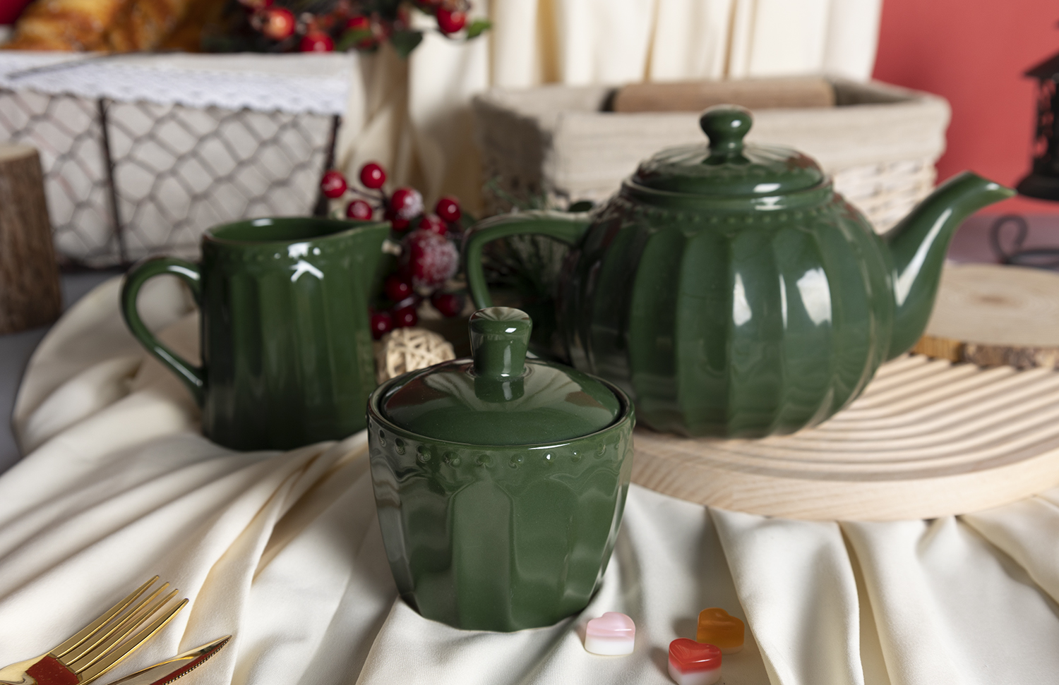 CHANGSHA HAPPY GO  Dark Green Embossed Stoneware British Afternoon Tea and Dinnerware Set with Elegant Glaze  |happygodinnerware.com
