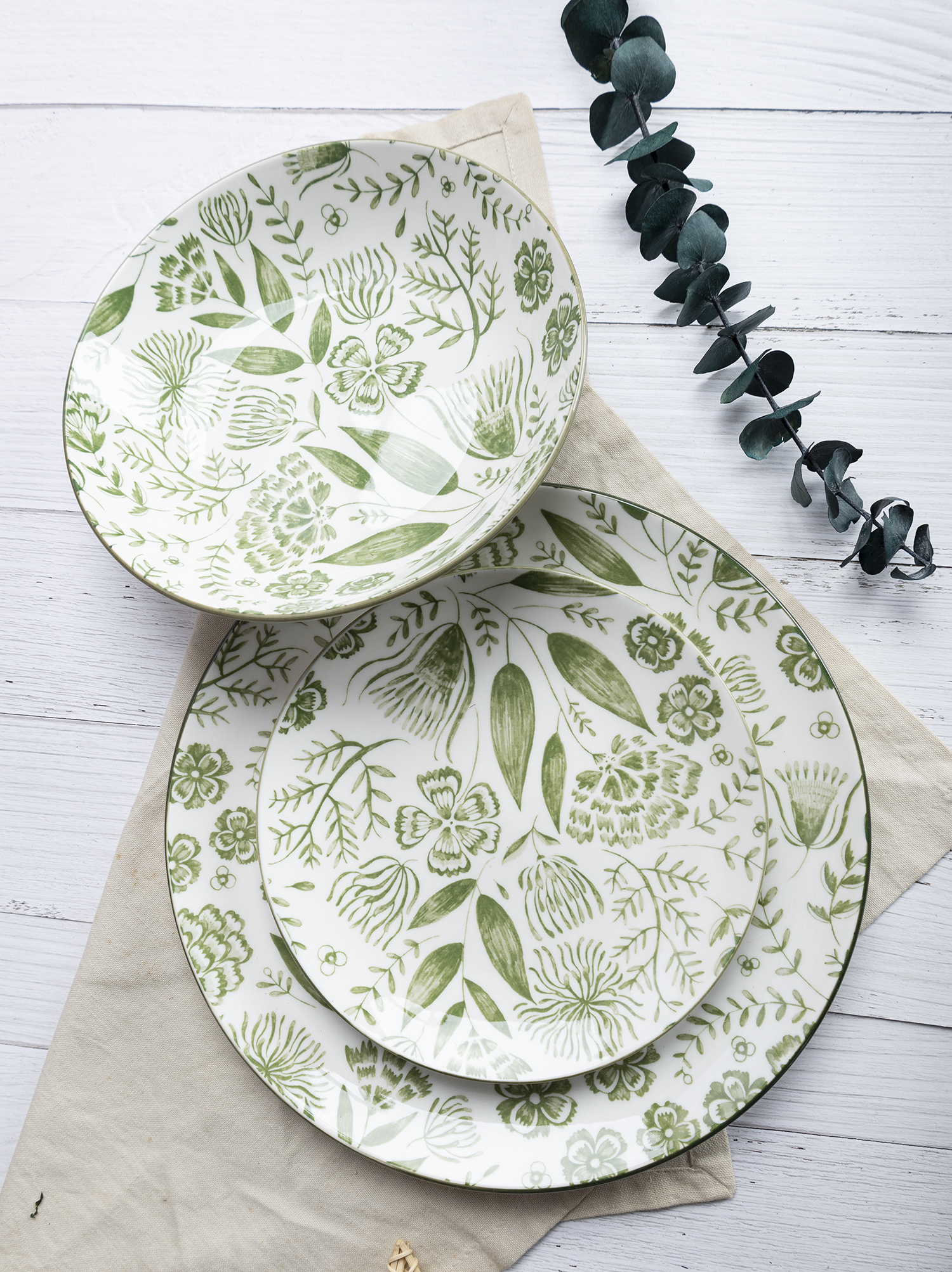 CHANGSHA HAPPY GO White Porcelain Dinnerware with Floral Print and Painted Rim | happygodinnerware.com