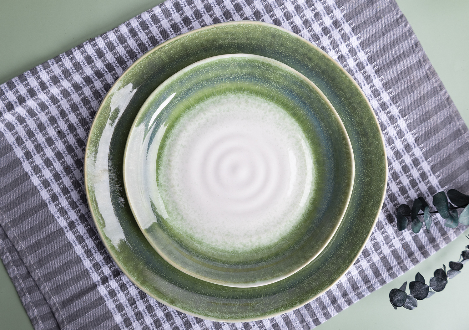 CHANGSHA HAPPY GO  Handcrafted Reactive Glaze Stoneware Dinner Set in Forest Green with Matte Gradient Finish |Dopamine Series Ceramics  |happygodinnerware.com