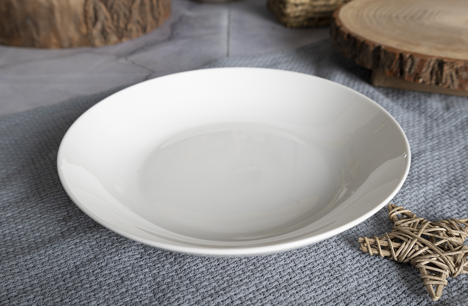 CHANGSHA HAPPY GO Elegant Moonlight Series White Bone China Tea and Dinnerware Set with Soft Gloss for Luxury Home and Restaurant Use |happygodinnerware.com