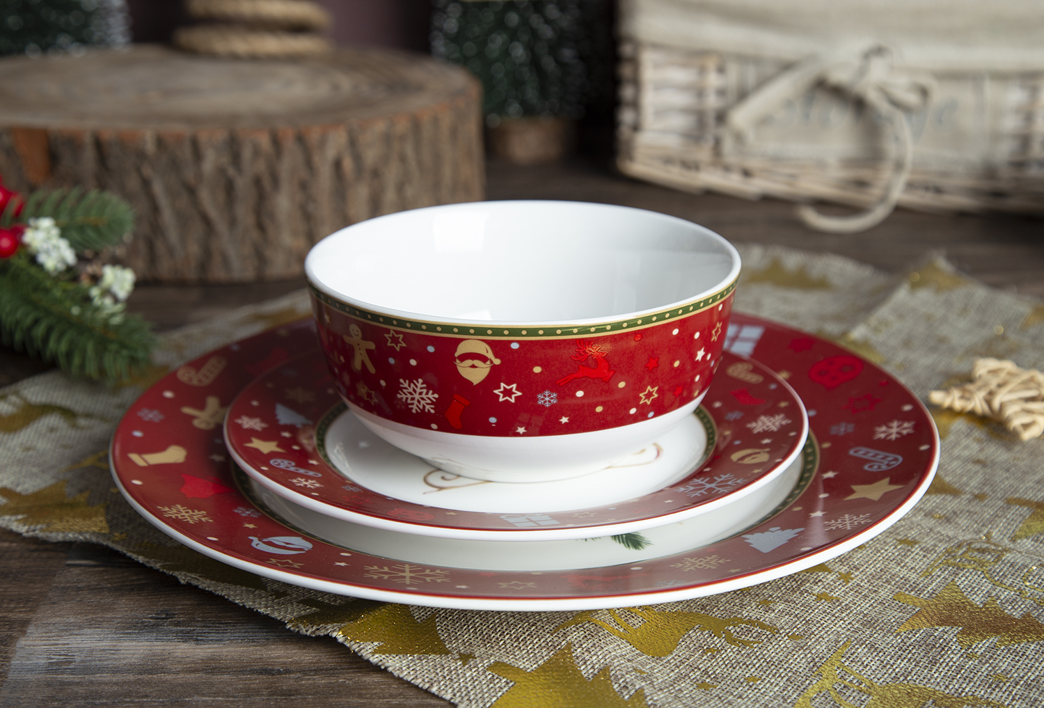 CHANGSHA HAPPY GO White Porcelain Christmas Dinnerware with Decal Art, Festive Design | happygodinnerware.com