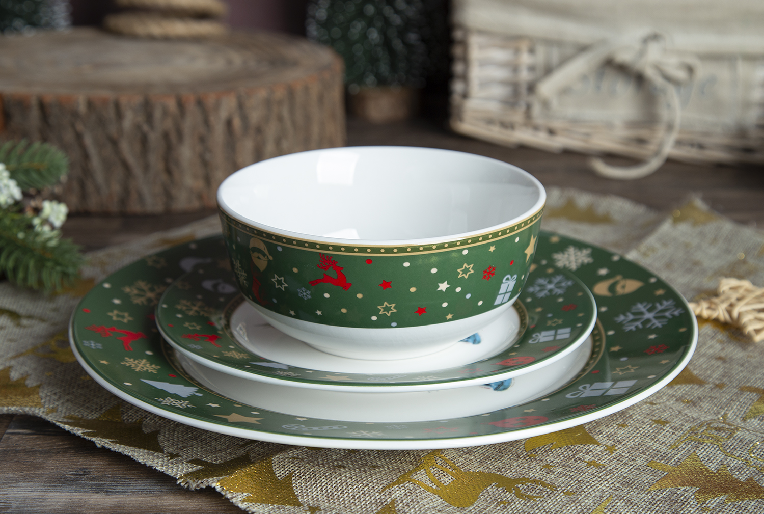 CHANGSHA HAPPY GO White Porcelain Christmas Dinnerware with Decal Art, Festive Design | happygodinnerware.com