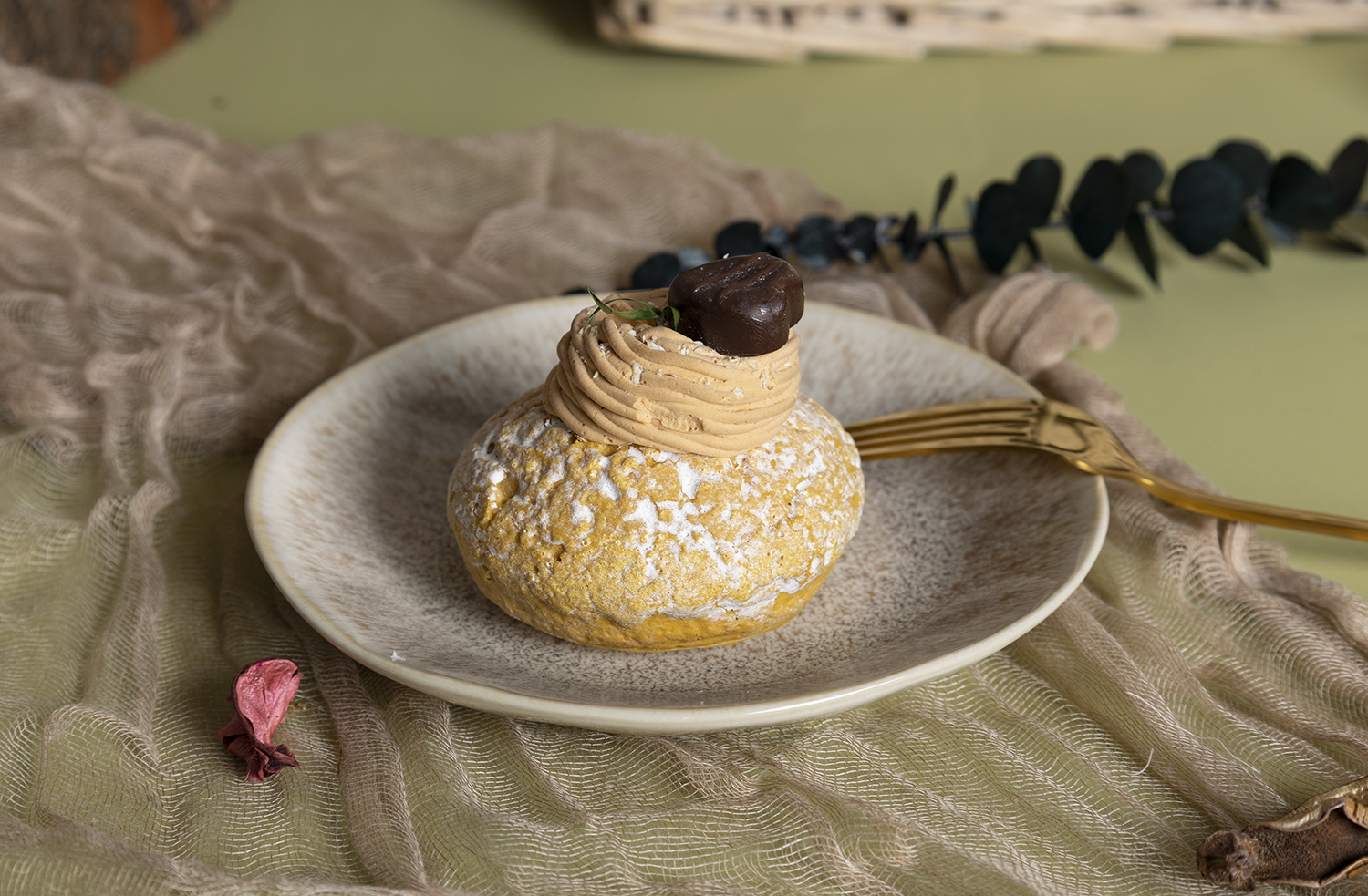 ​CHANGSHA HAPPY GO  Handcrafted Stoneware Reactive Glaze Dinnerware Set with Rustic Yellow Tones for Everyday and Festive Dining |happygodinnerware.com