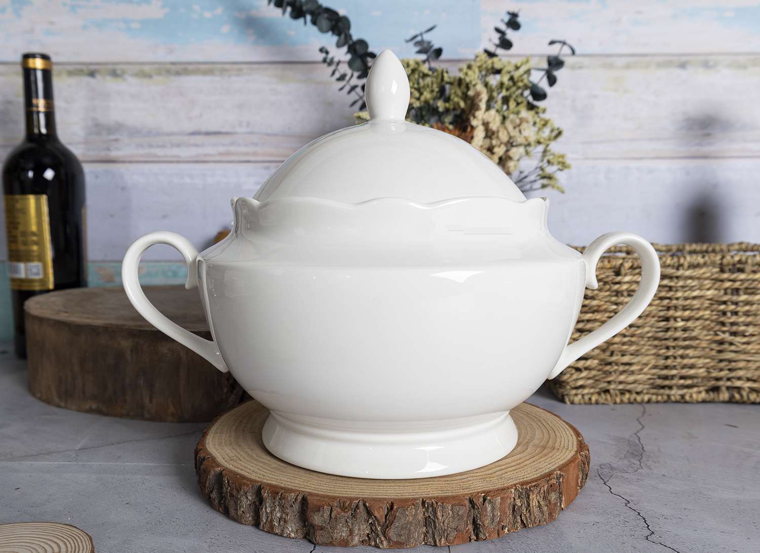 CHANGSHA HAPPY GO European Style Bone China Tableware and Tea Set with Embossed Lotus-Edge Design for Elegant Dining |happygodinnerware.com