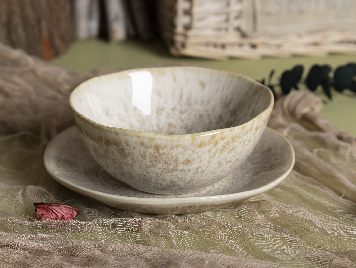 ​CHANGSHA HAPPY GO  Handcrafted Stoneware Reactive Glaze Dinnerware Set with Rustic Yellow Tones for Everyday and Festive Dining |happygodinnerware.com