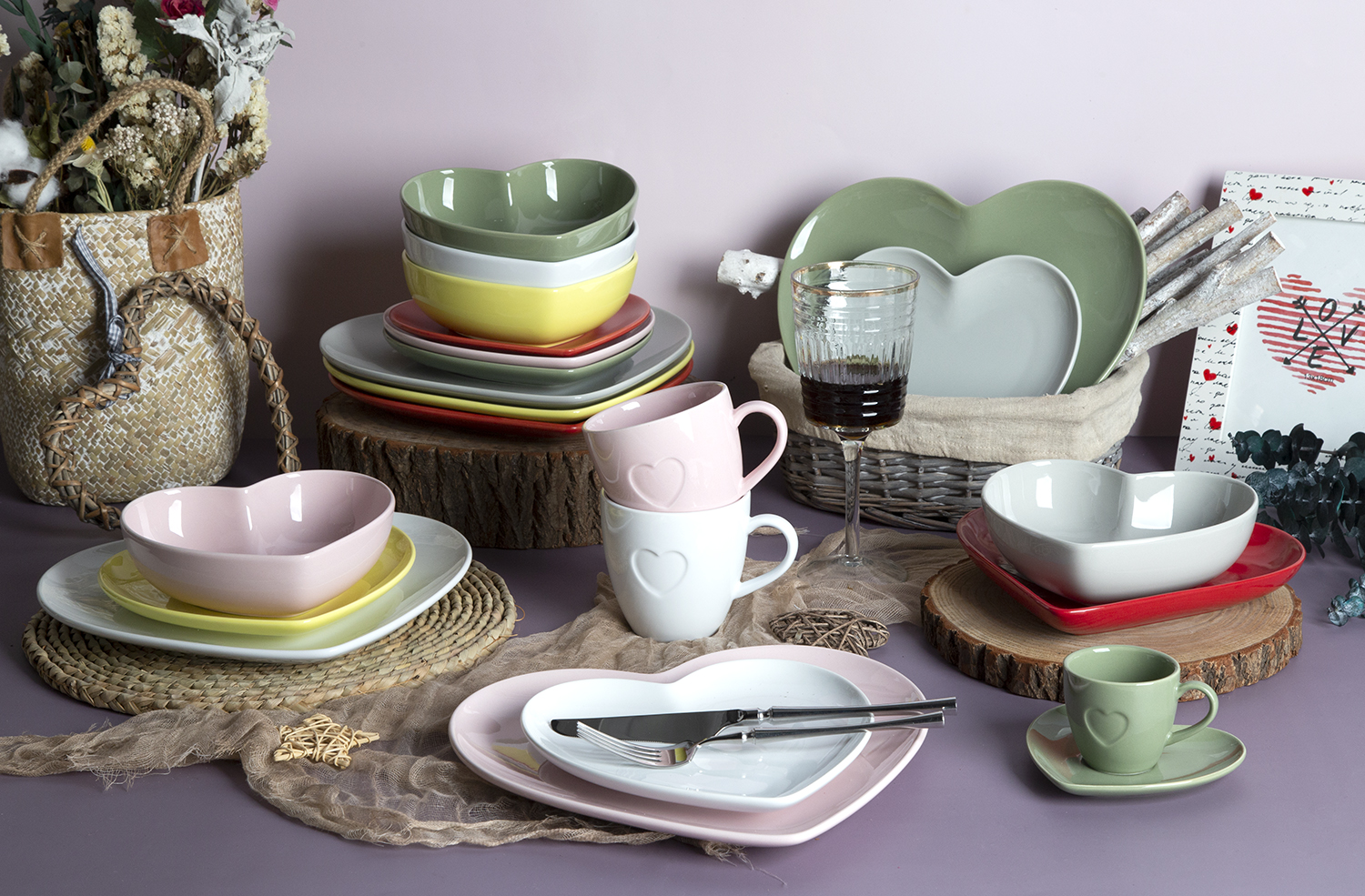 CHANGSHA HAPPY GO Heart-Shaped Bone China Dinnerware Set | happygodinnerware.com