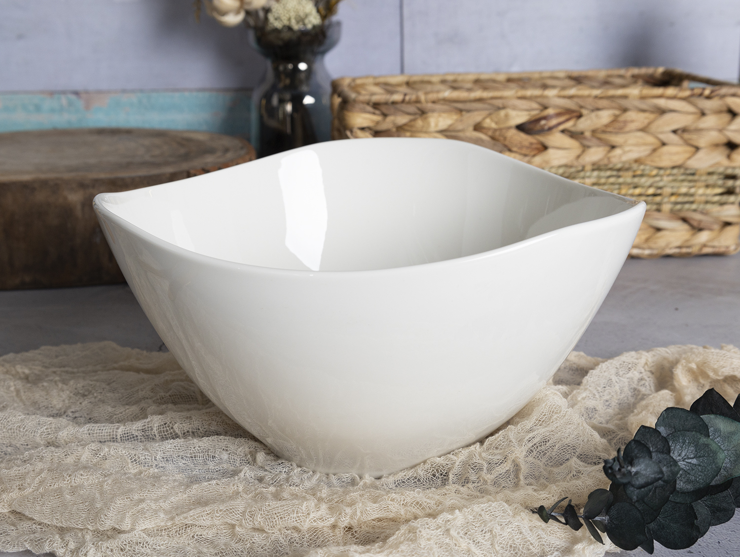 CHANGSHA HAPPY GO Creative Geometric Shape Bone China Dinnerware Set with Smooth White Finish for Modern Table Setting |happygodinnerware.com