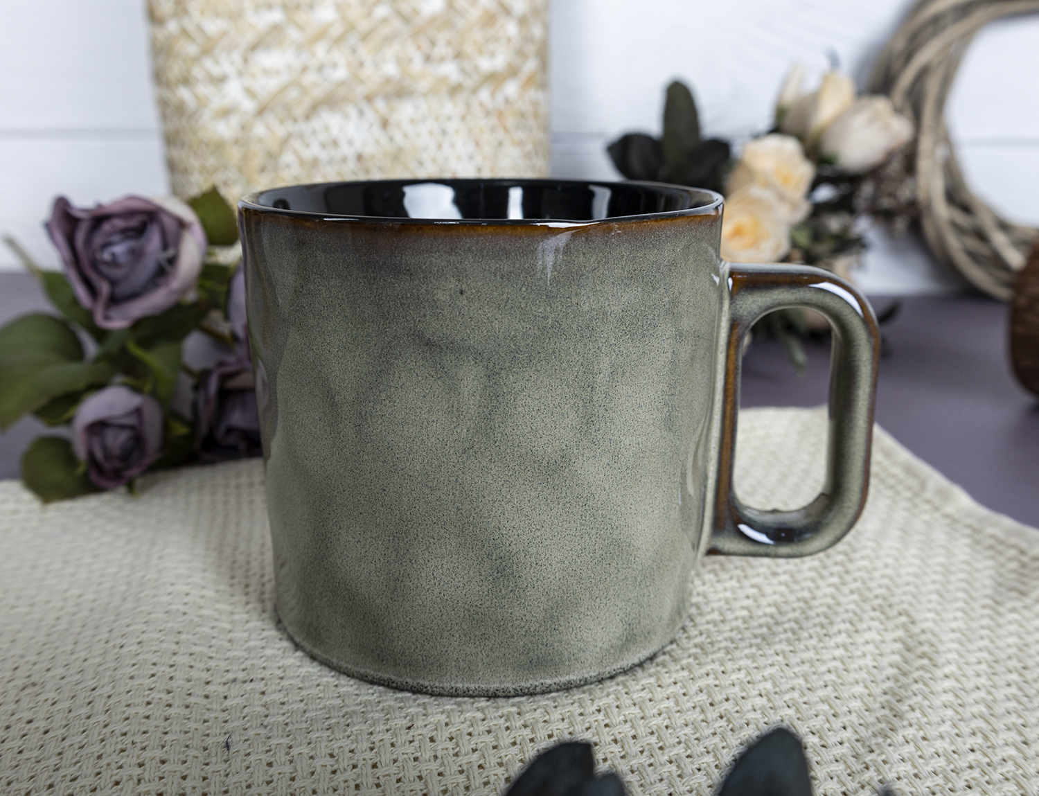 CHANGSHA HAPPY GO  Embossed Straight-Side Fine Bone China Mug with Reactive Glaze in Rich Earth Tones for Stylish Beverage Service |Dopamine Series Ceramics  |happygodinnerware.com