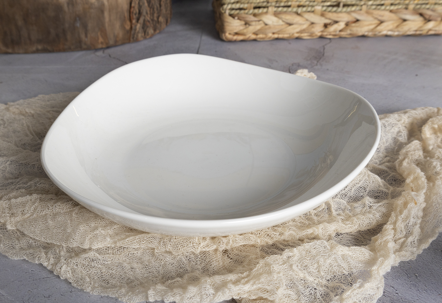 CHANGSHA HAPPY GO Creative Geometric Shape Bone China Dinnerware Set with Smooth White Finish for Modern Table Setting |happygodinnerware.com