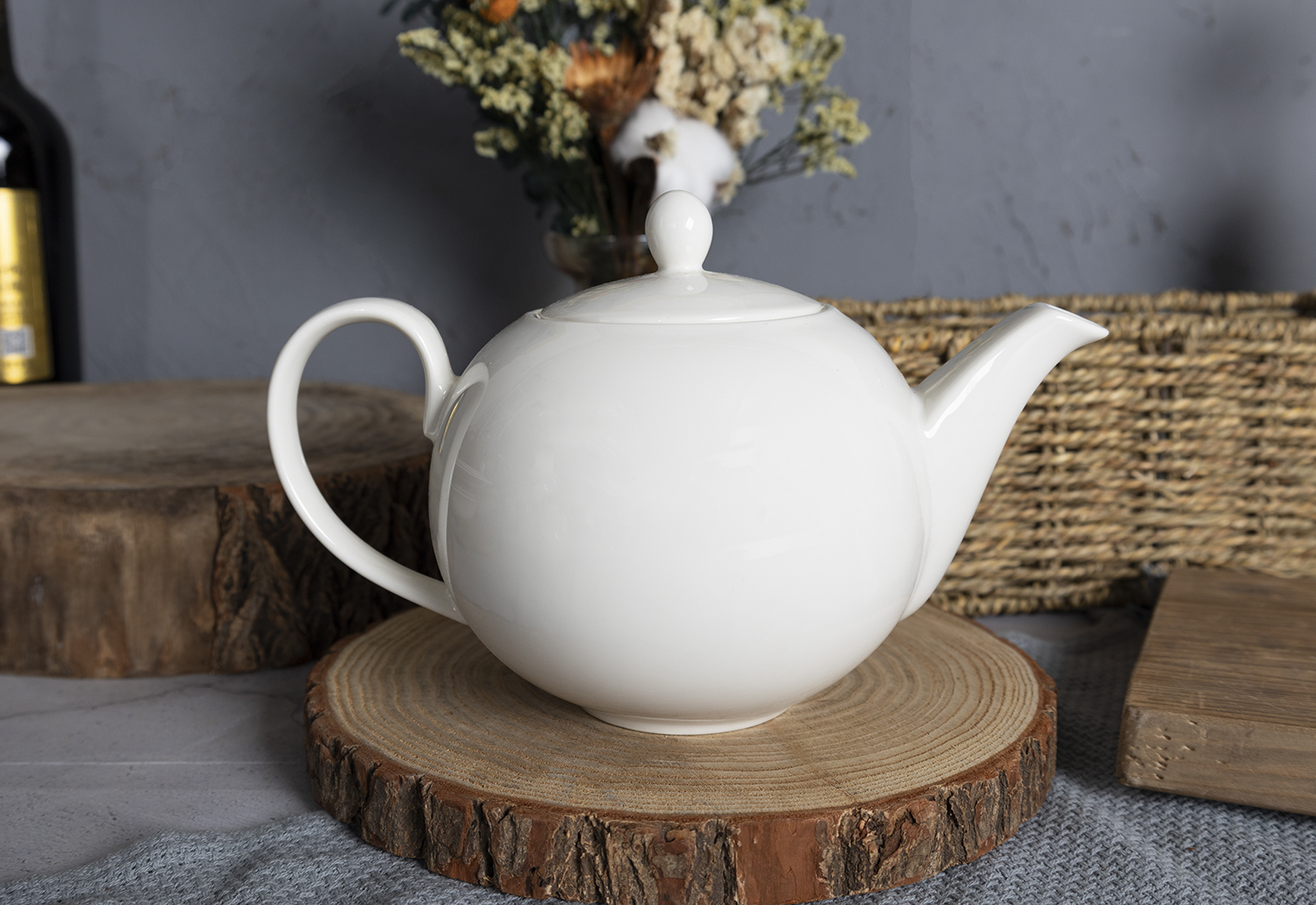 CHANGSHA HAPPY GO Elegant Moonlight Series White Bone China Tea and Dinnerware Set with Soft Gloss for Luxury Home and Restaurant Use |happygodinnerware.com