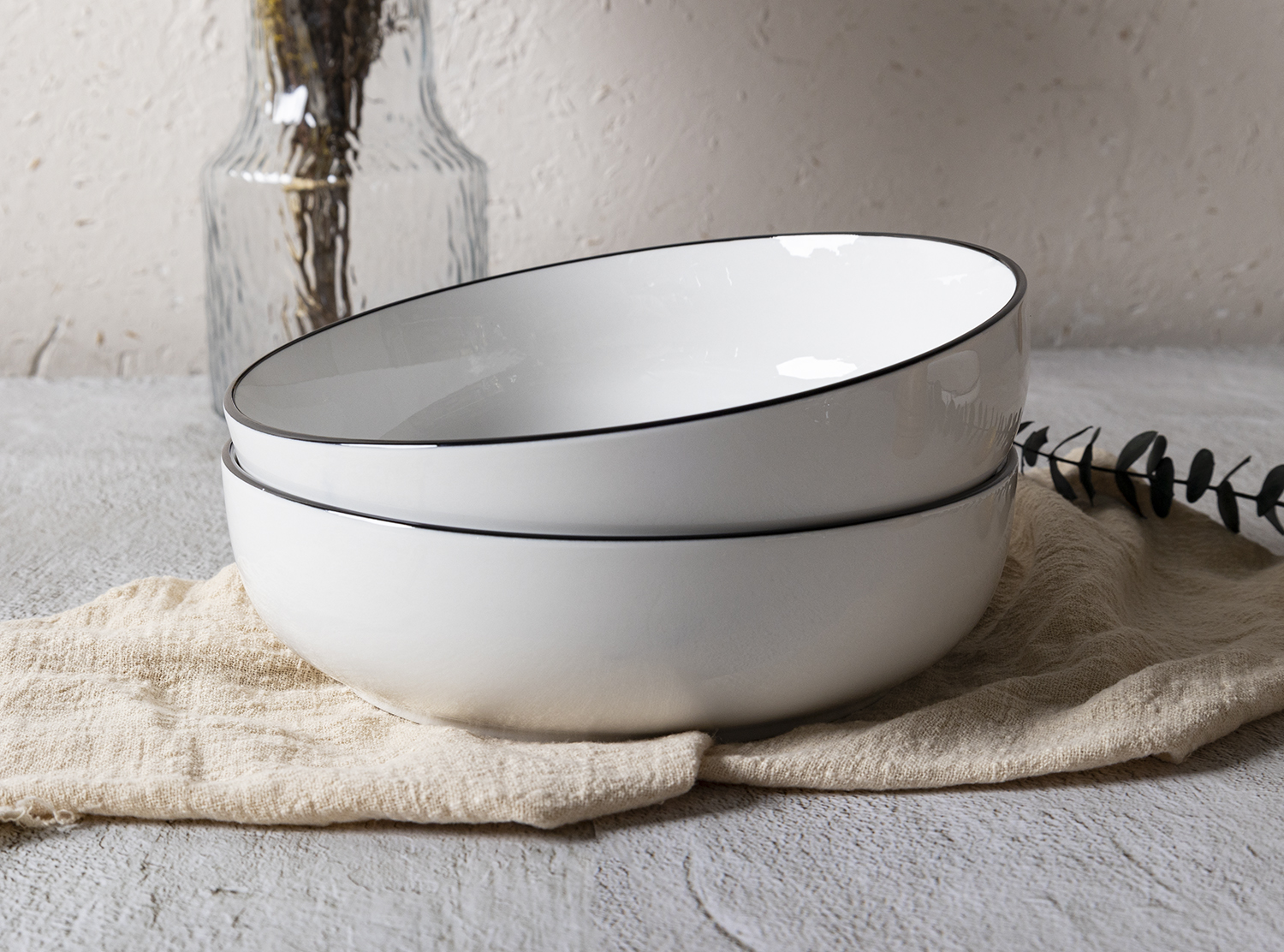 CHANGSHA HAPPY GO White Porcelain Tableware with Black Rim | happygodinnerware.com