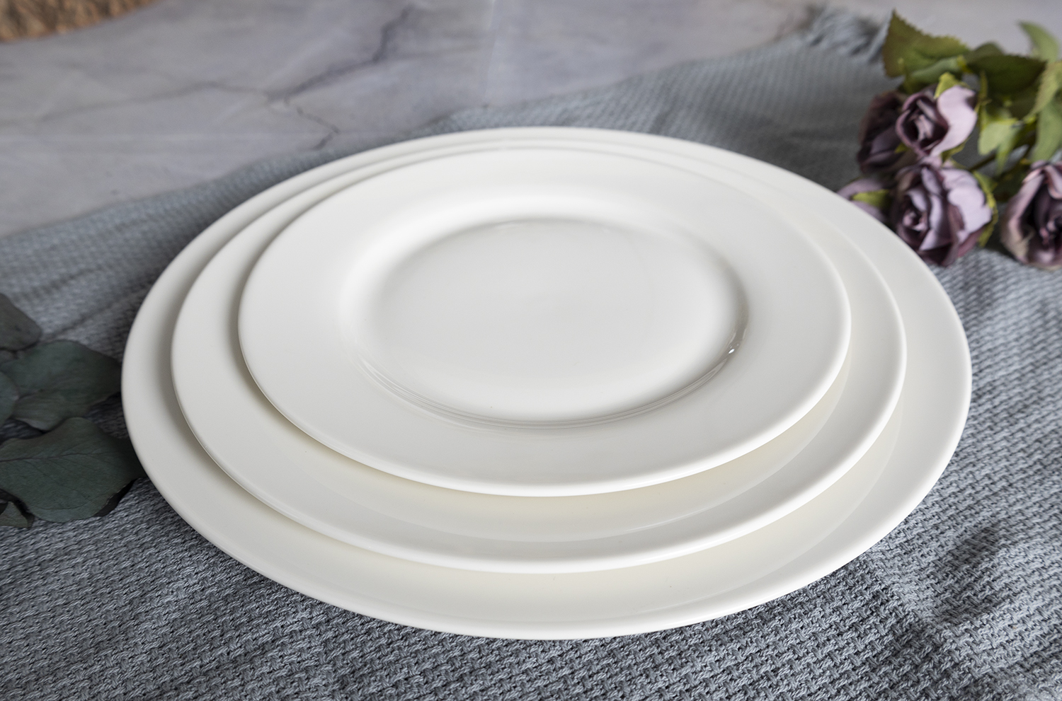 CHANGSHA HAPPY GO Minimalist White Bone China Tableware Set with Folded Edge Design for Contemporary Dining Aesthetics |happygodinnerware.com