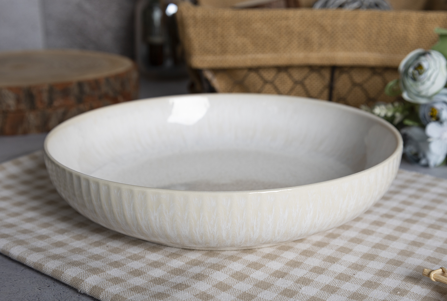​CHANGSHA HAPPY GO  Embossed Ivory White Stoneware Tableware with Vertical Stripe Texture and Reactive Glaze Finish |happygodinnerware.com